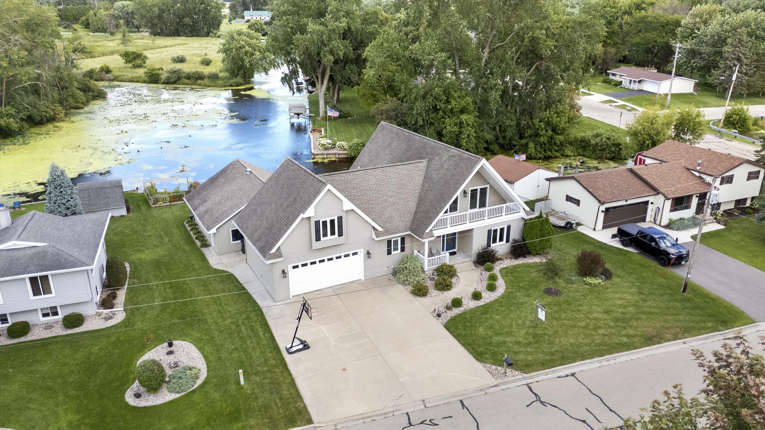Winneconne, Wisconsin, 54986, United States, 3 Bedrooms Bedrooms, ,4 BathroomsBathrooms,Residential,For Sale,1944874
