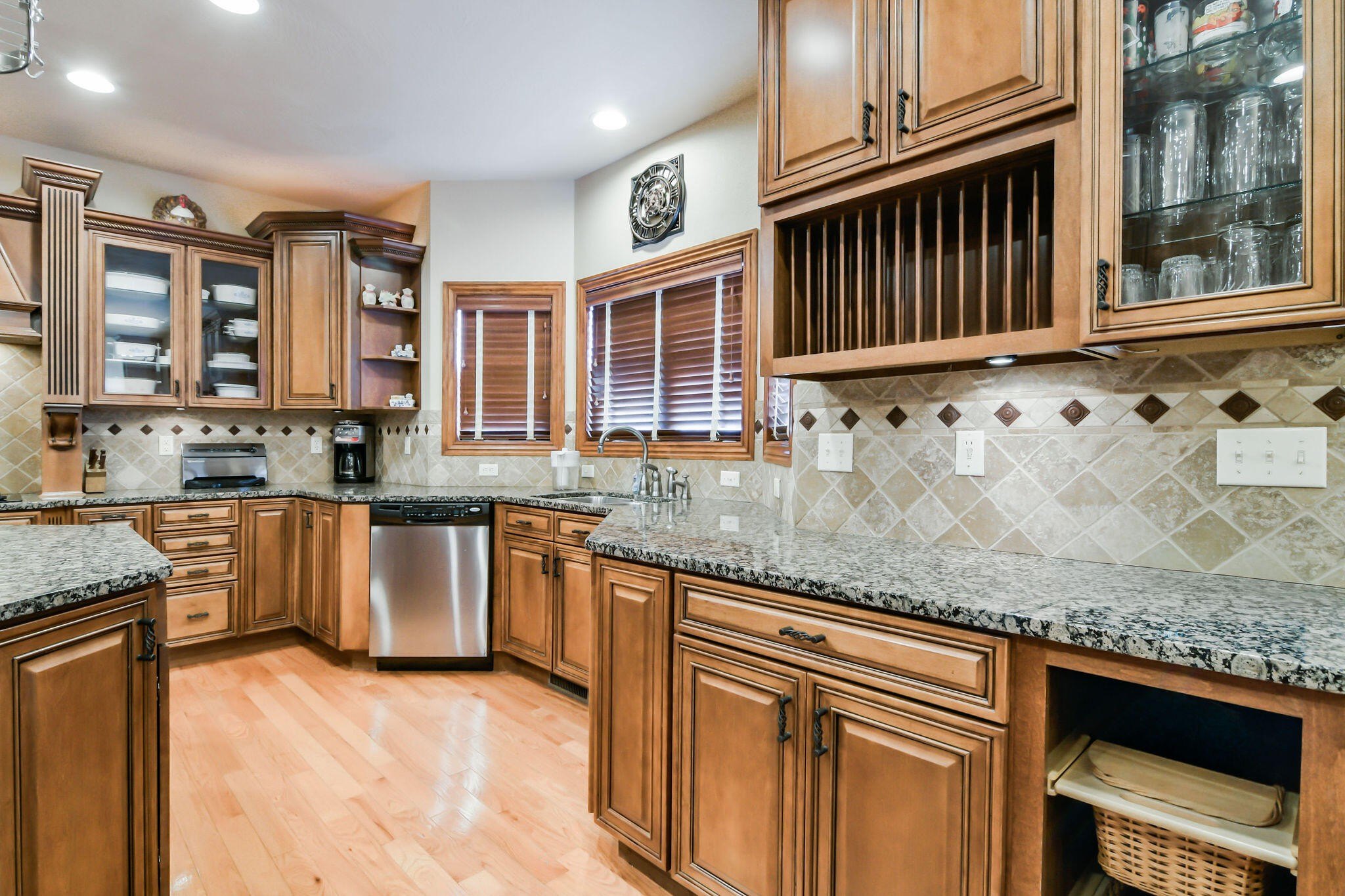 Walnut Shade, Missouri, 65771, United States, 6 Bedrooms Bedrooms, ,5 BathroomsBathrooms,Residential,For Sale,1975828