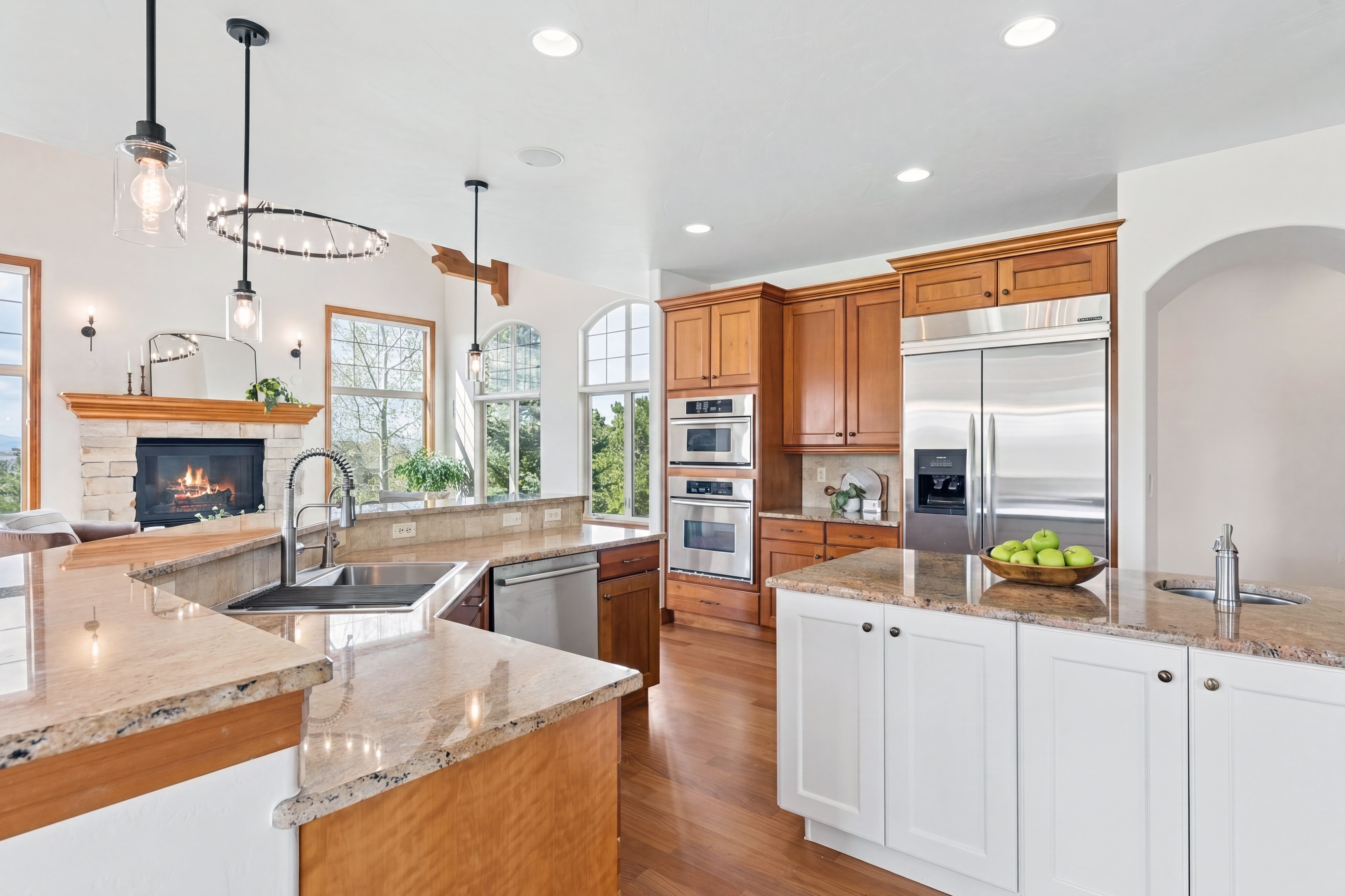  Set high on a hill in The Timbers and backing to open space - 物件實景