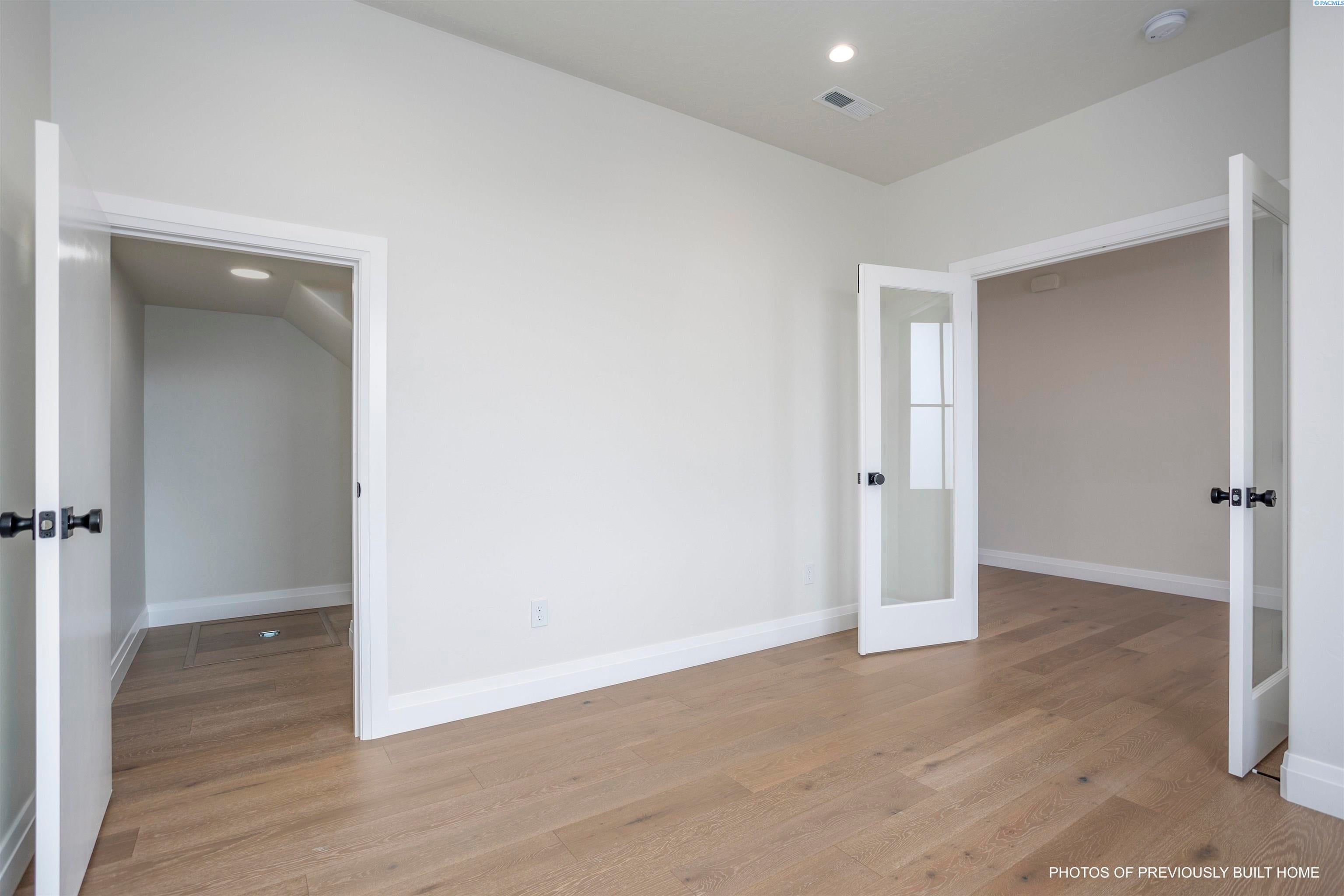 Pasco, Washington, 99301, United States, 4 Bedrooms Bedrooms, ,3 BathroomsBathrooms,Residential,For Sale,1900803
