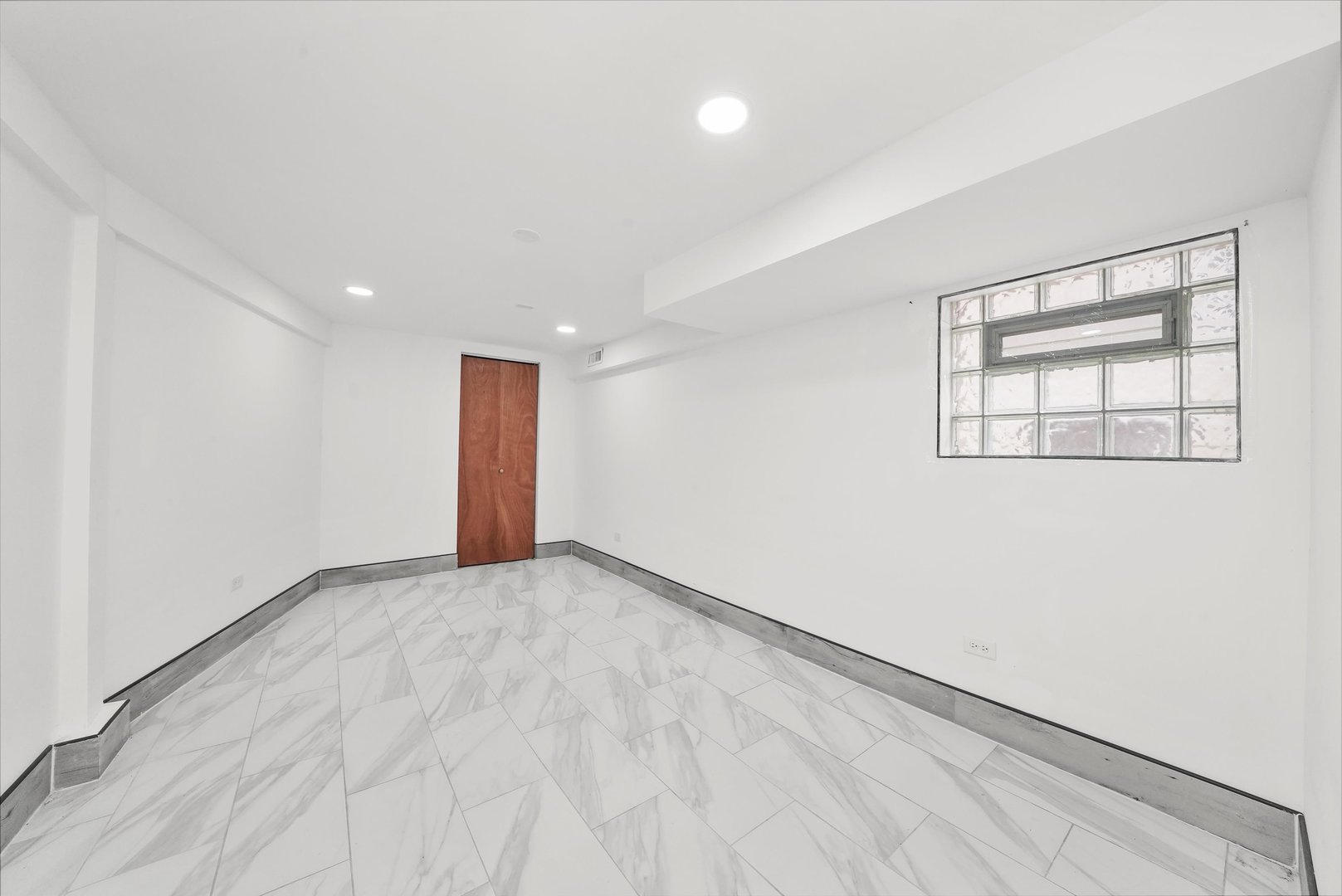 Chicago, Illinois, 60630, United States, 8 Bedrooms Bedrooms, ,3 BathroomsBathrooms,Residential,For Sale,1892523