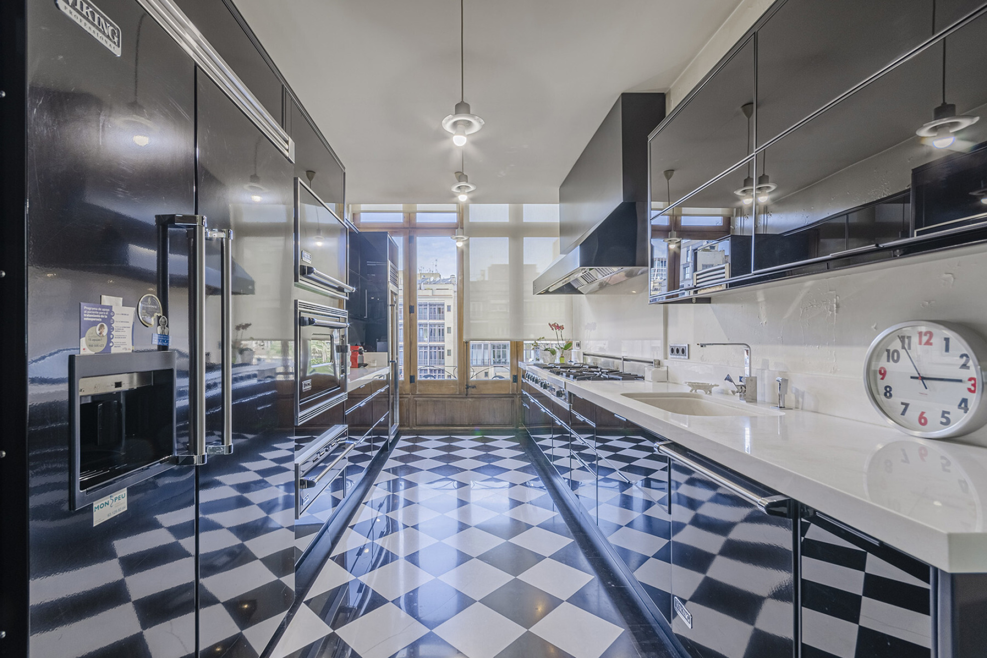  Impressive duplex adjacent to Gaudí