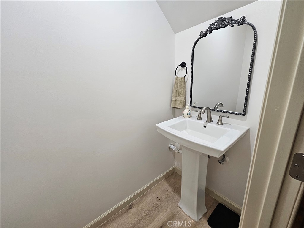 Simi Valley, California, 93063, United States, 2 Bedrooms Bedrooms, ,2 BathroomsBathrooms,Residential,For Sale,2001634