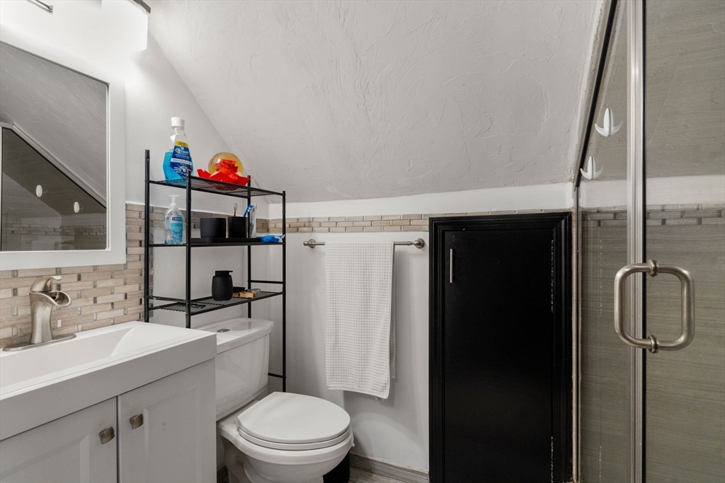 Southbridge, Massachusetts, 01550, United States, 7 Bedrooms Bedrooms, ,4 BathroomsBathrooms,Residential,For Sale,1990940