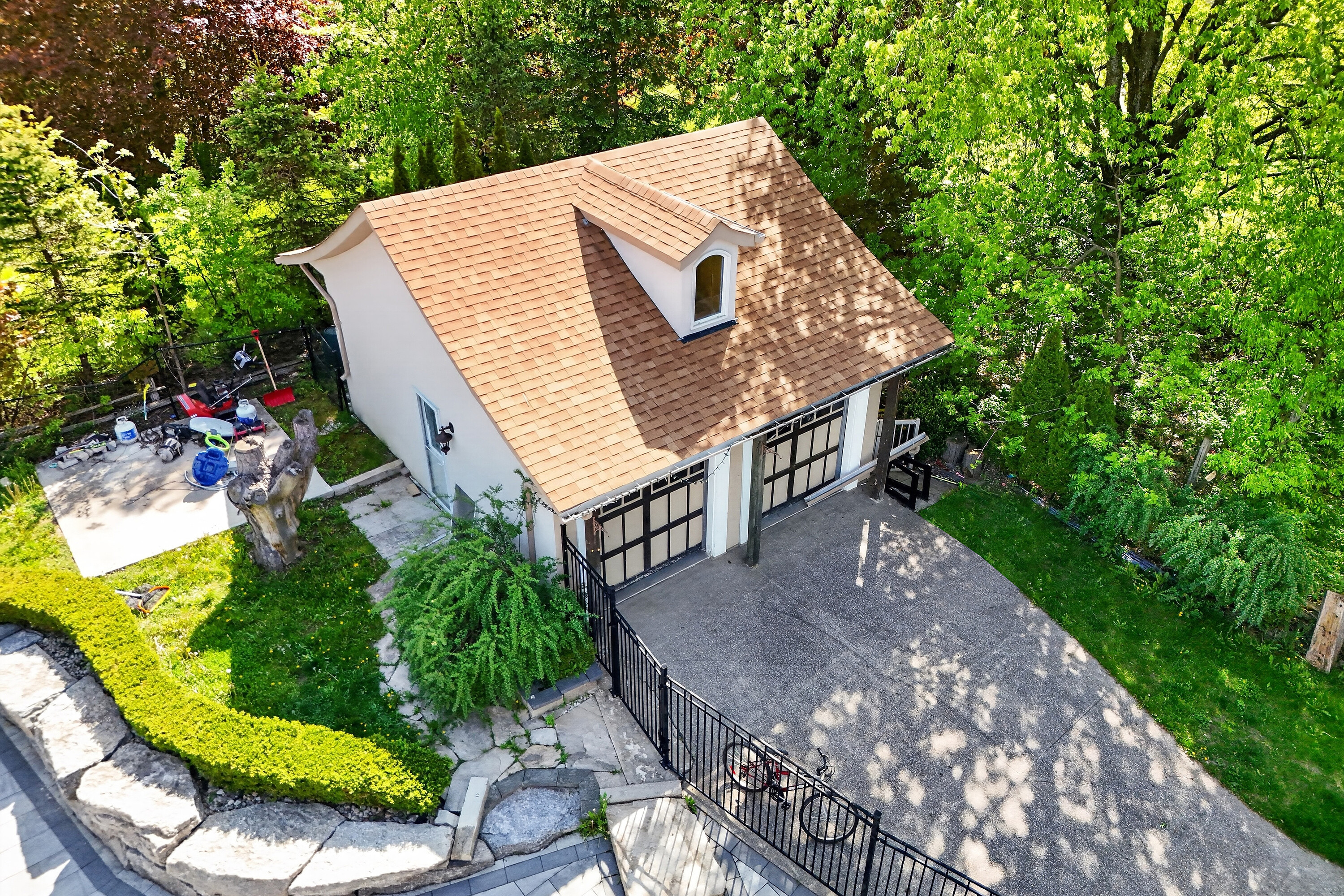  Stunning Estate-Sized Lot - 物件實景