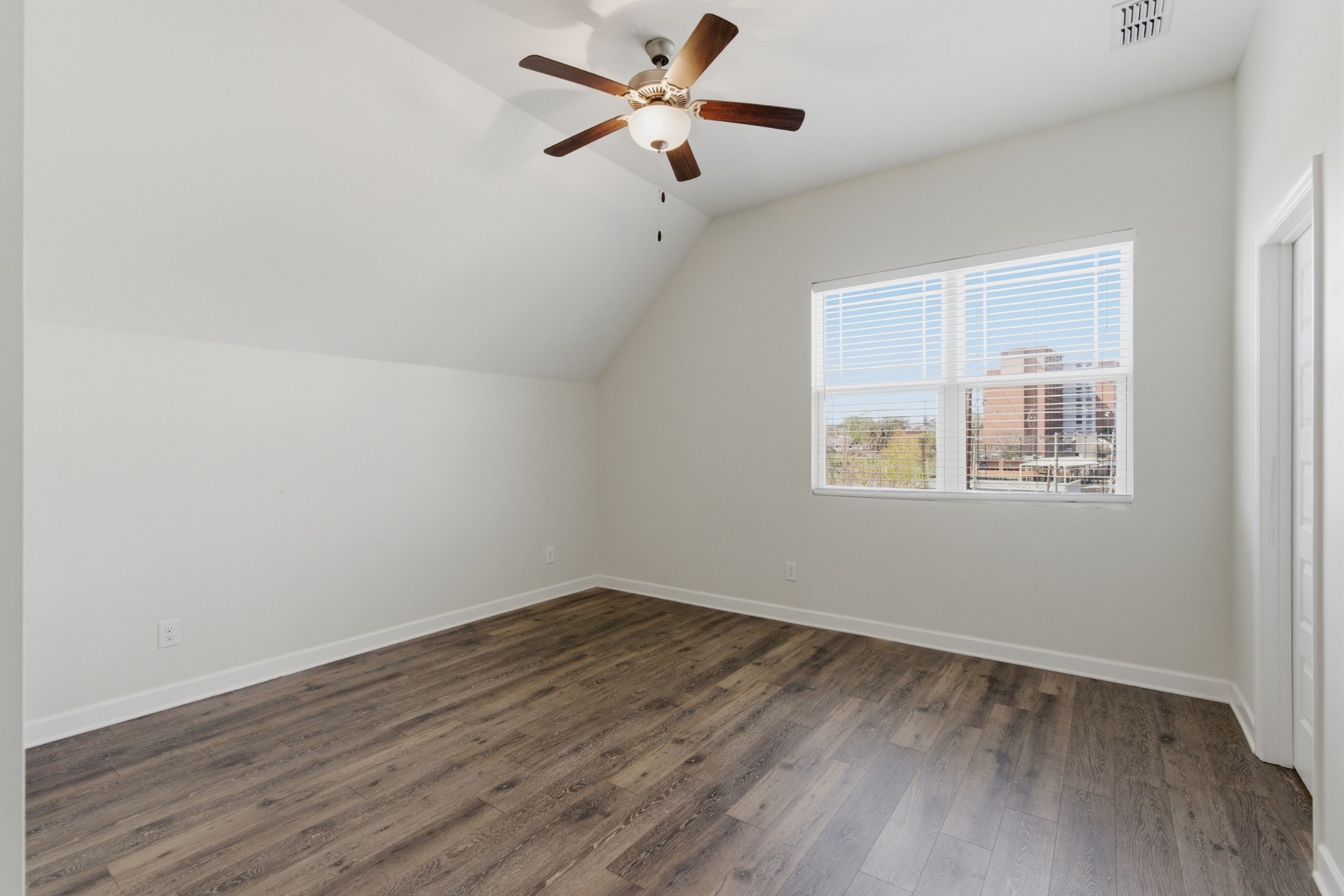  114 Walden Village Ct, Nashville, TN, 37210 - 物件實景