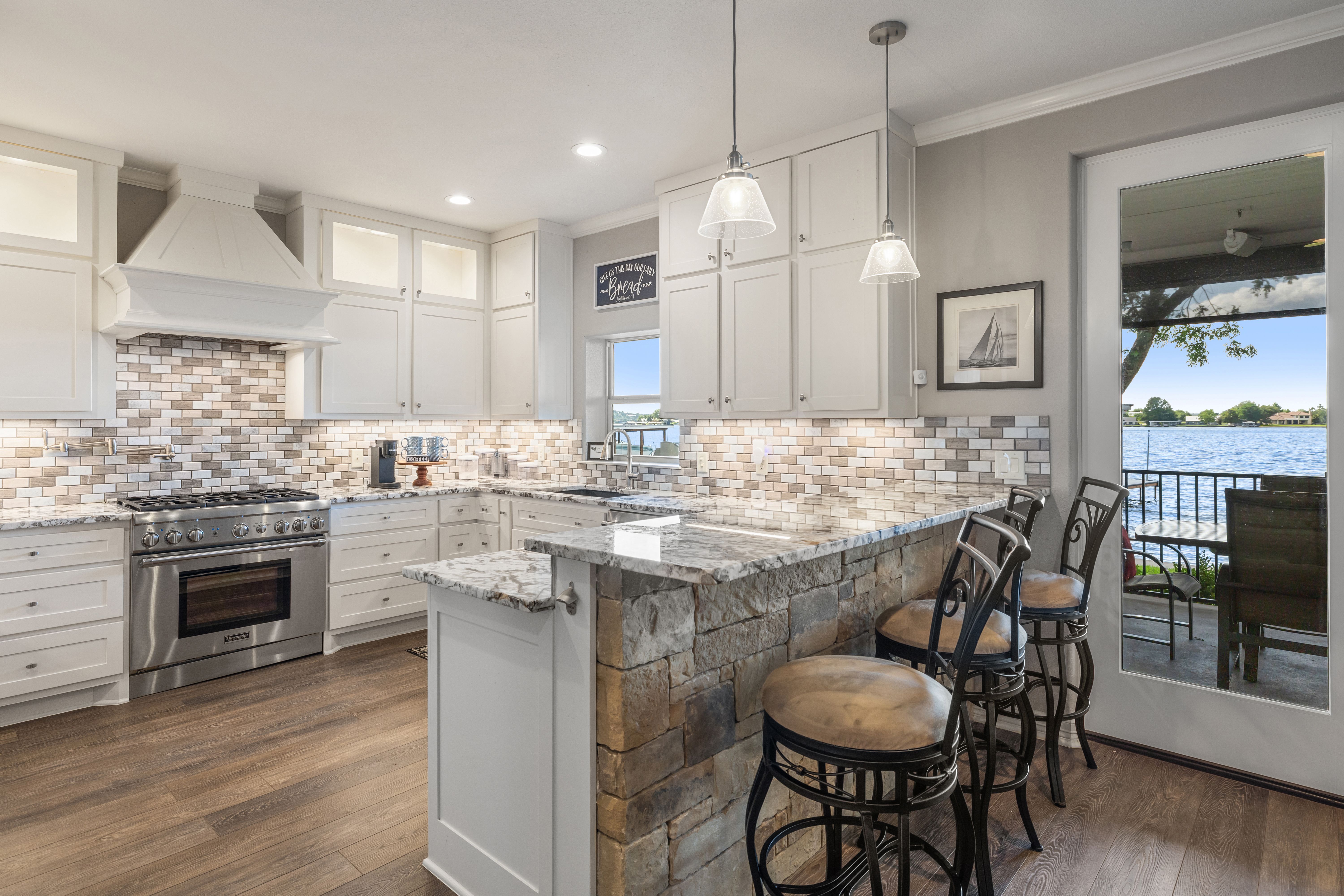  402 S. Shorewood Dr on Lake LBJ - 物件實景