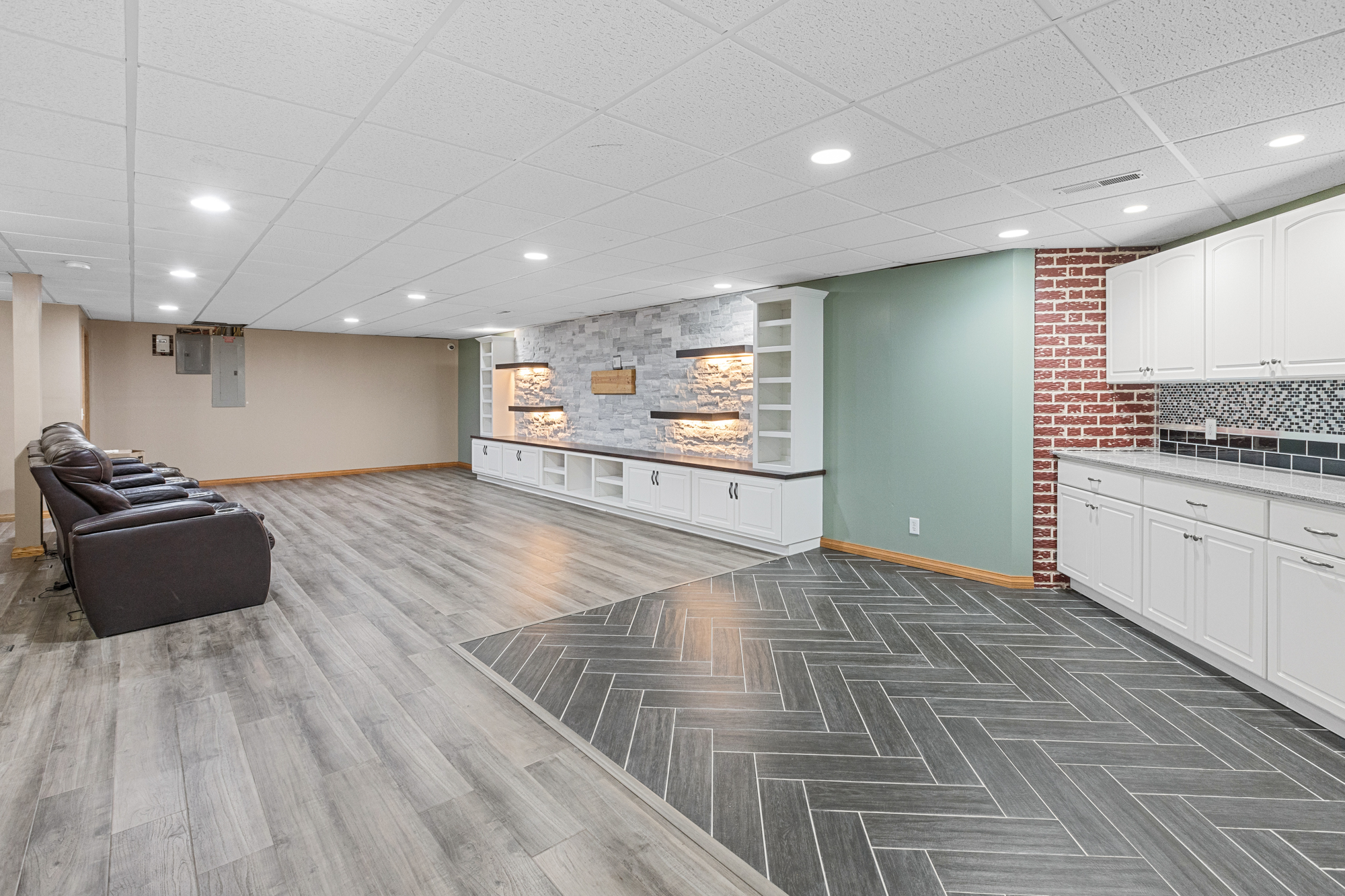 Effingham, Illinois, 62401, United States, 3 Bedrooms Bedrooms, ,3 BathroomsBathrooms,Residential,For Sale,1976361