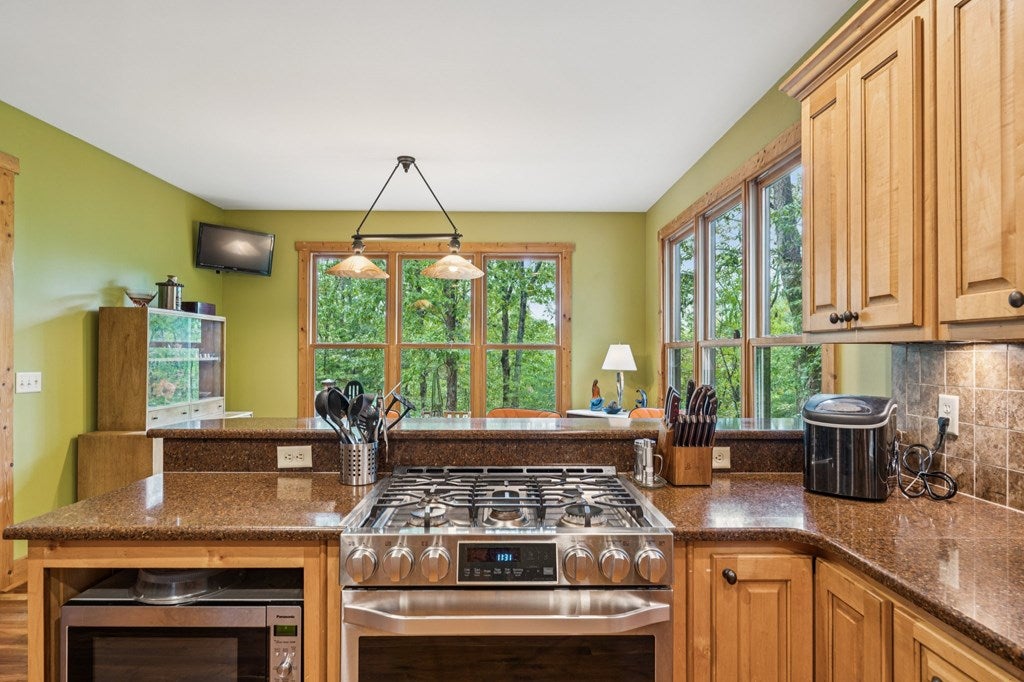 Ellijay, Georgia, 30540, United States, 3 Bedrooms Bedrooms, ,4 BathroomsBathrooms,Residential,For Sale,1952402