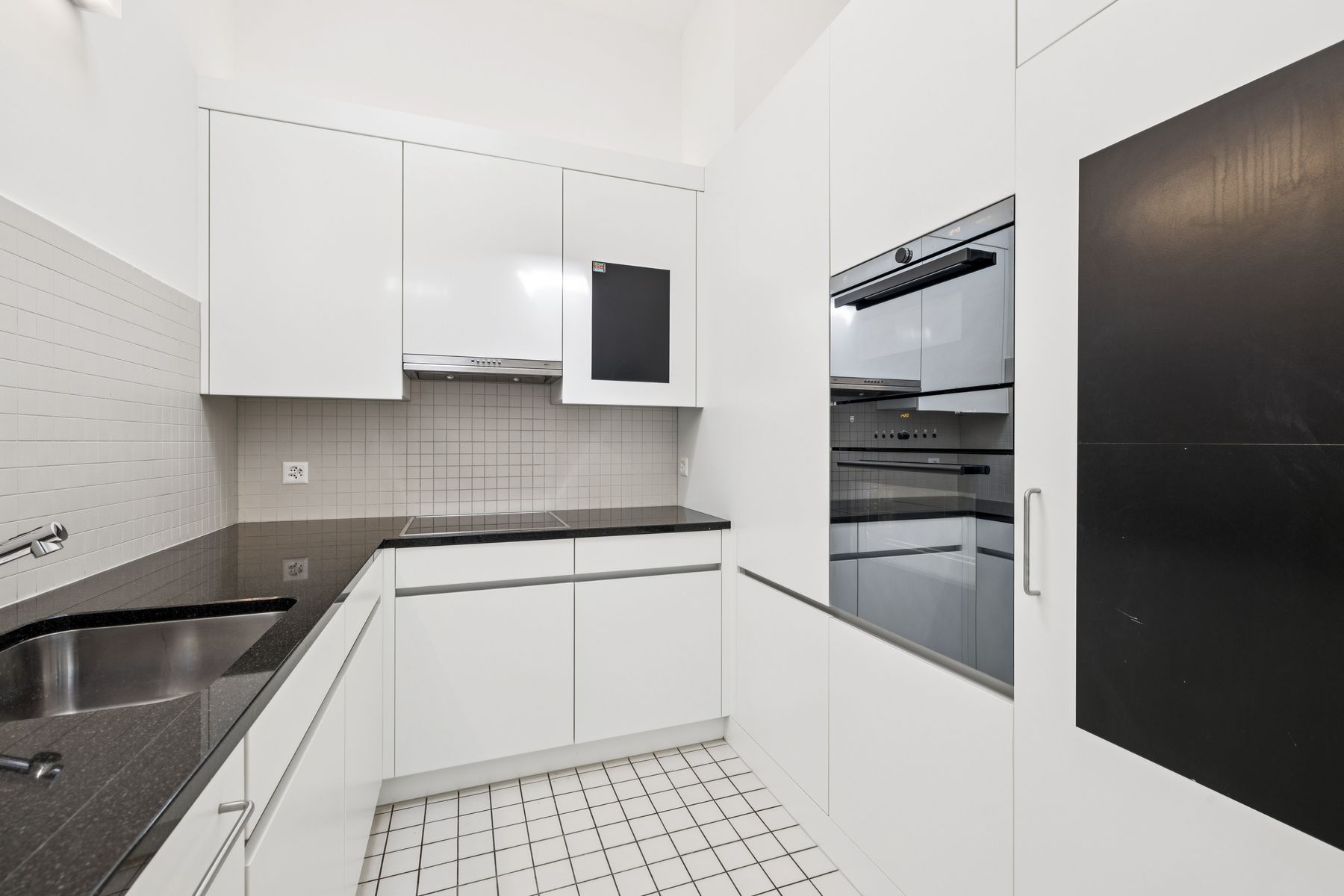  Contemporary split-level house with loggia, independent studio and two parking s - 物件實景