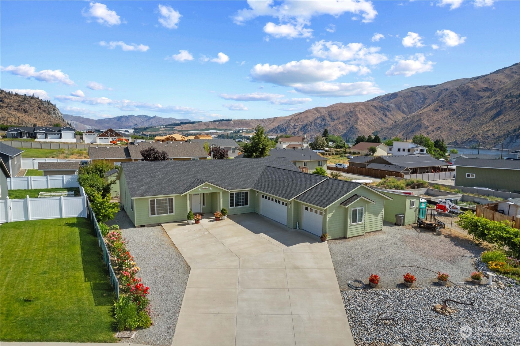 1010 Crest Loop, Entiat, Washington, 98822, United States, 3 Bedrooms Bedrooms, ,3 BathroomsBathrooms,Residential,For Sale,1010 Crest Loop,1592644