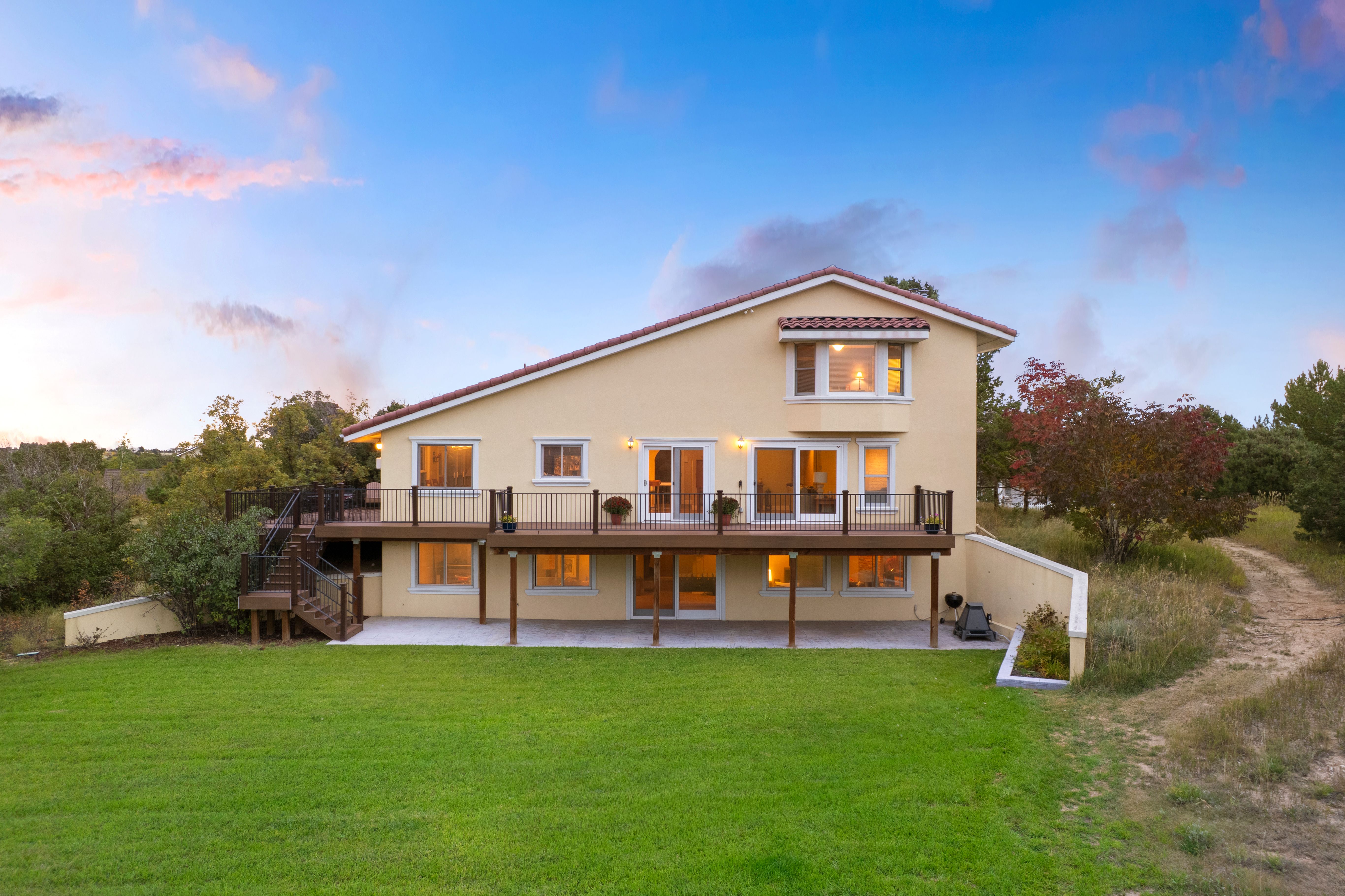  Extensively Renovated 4 Bedroom  4 Bathroom In Highly Desirable Charter Oaks - 物件實景