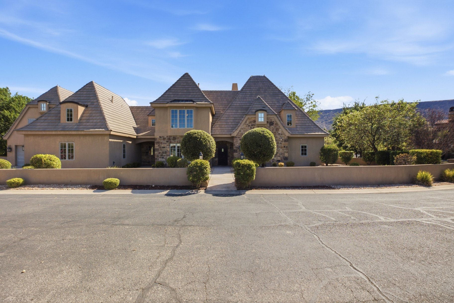  French Country Estate, Tucked Within an Exclusive Luxury Gated Community - 物件實景