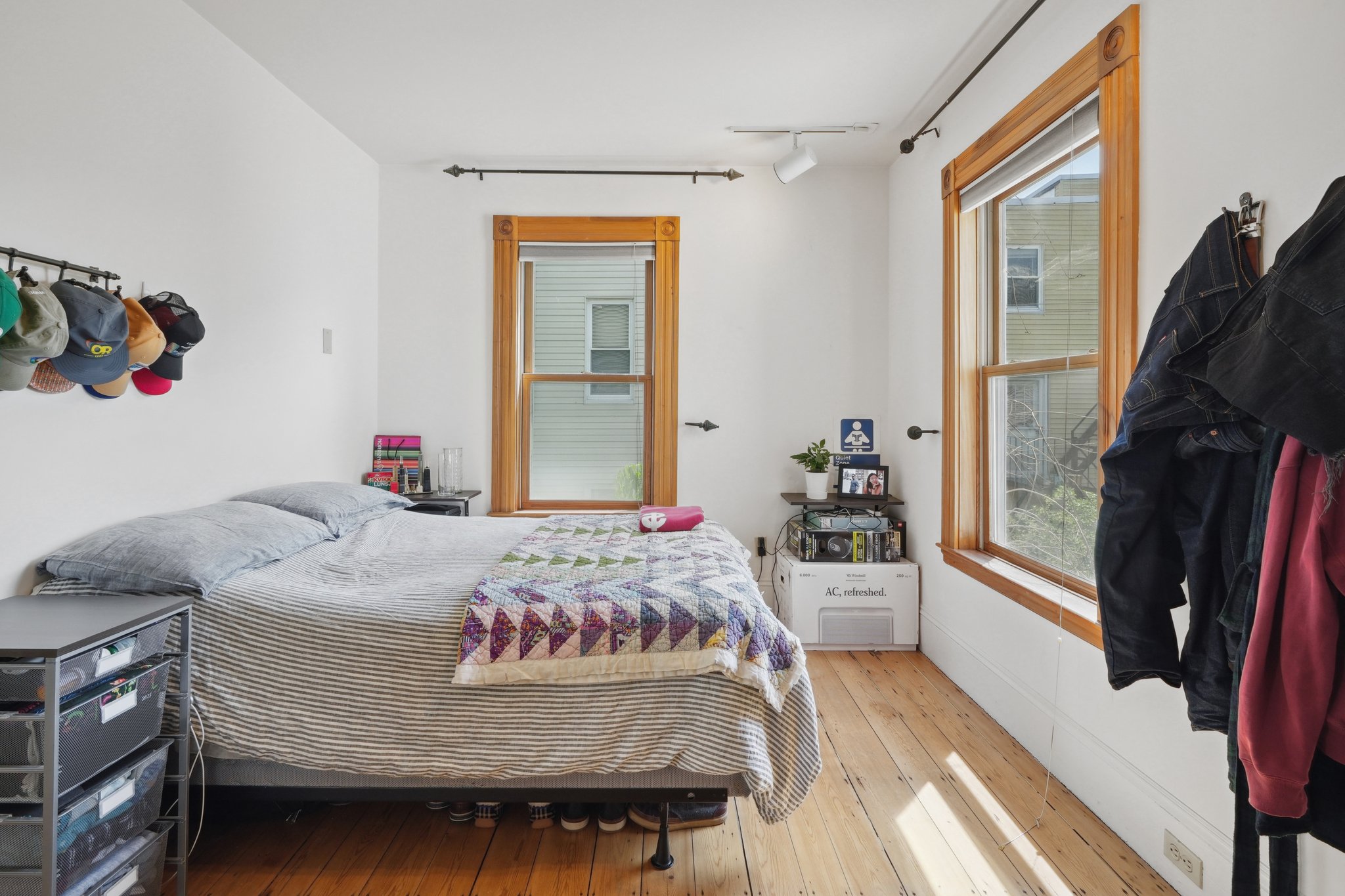 Somerville, Massachusetts, 02143-4209, United States, 6 Bedrooms Bedrooms, ,3 BathroomsBathrooms,Residential,For Sale,1816239