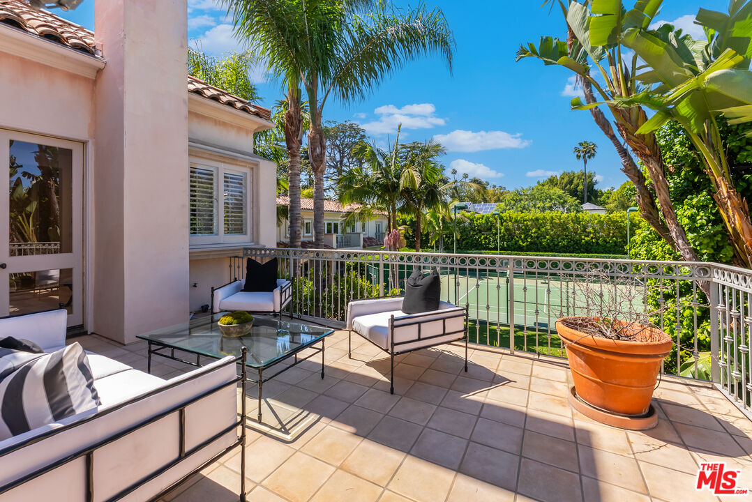 Beverly Hills, California, 90210, United States, 6 Bedrooms Bedrooms, ,8 BathroomsBathrooms,Residential,For Sale,1926509