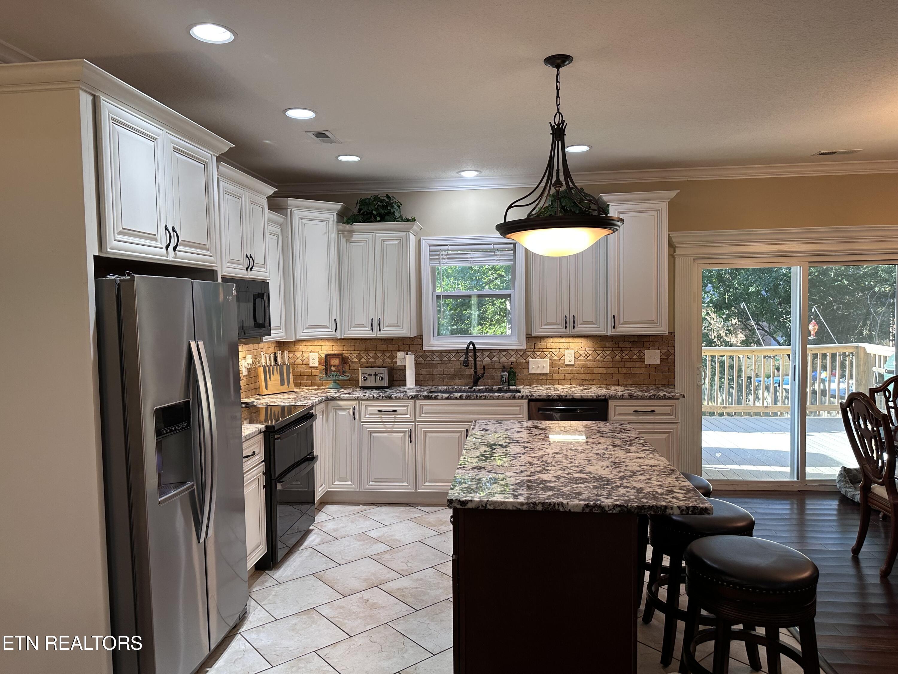 Maryville, Tennessee, 37804, United States, 5 Bedrooms Bedrooms, ,3 BathroomsBathrooms,Residential,For Sale,1927835