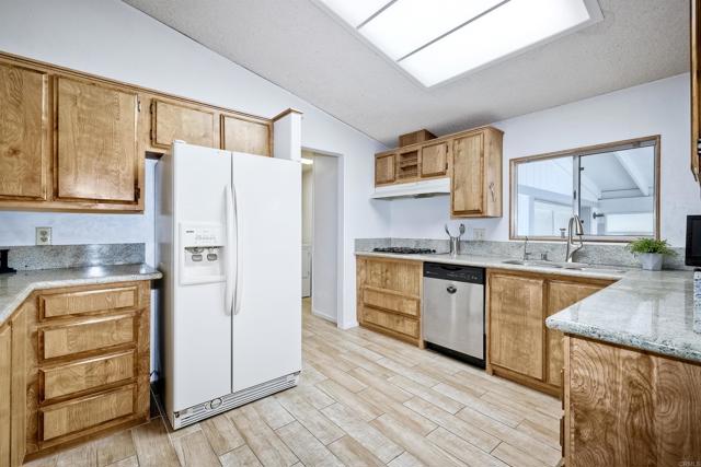 Vista, California, 92081, United States, 3 Bedrooms Bedrooms, ,2 BathroomsBathrooms,Residential,For Sale,1999202