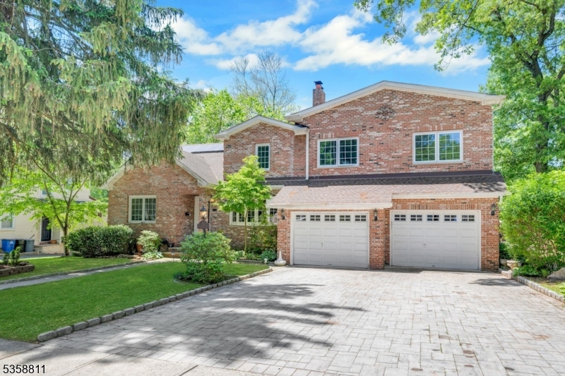 West Orange Twp., New Jersey, 07052, United States, 6 Bedrooms Bedrooms, ,4 BathroomsBathrooms,Residential,For Sale,1826682