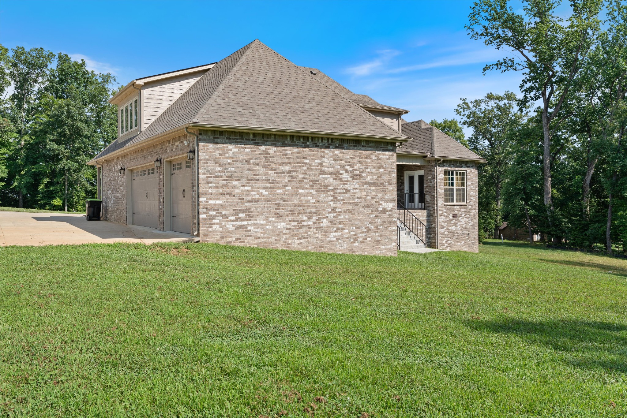 Clarksville, Tennessee, 37043, United States, 5 Bedrooms Bedrooms, ,5 BathroomsBathrooms,Residential,For Sale,1883067