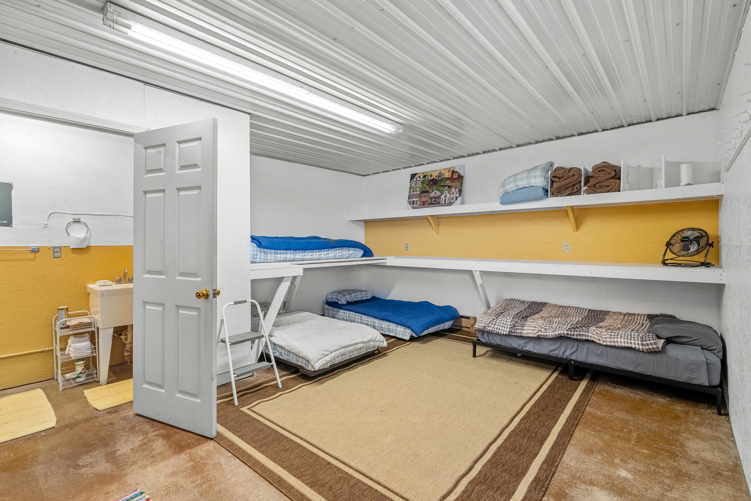Centralia, Kansas, 66415, United States, 8 Bedrooms Bedrooms, ,4 BathroomsBathrooms,Residential,For Sale,1849924