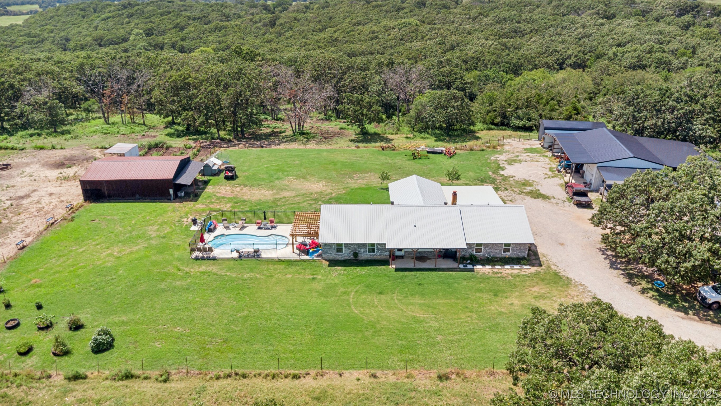 Barnsdall, Oklahoma, 74002, United States, 4 Bedrooms Bedrooms, ,3 BathroomsBathrooms,Residential,For Sale,1898751