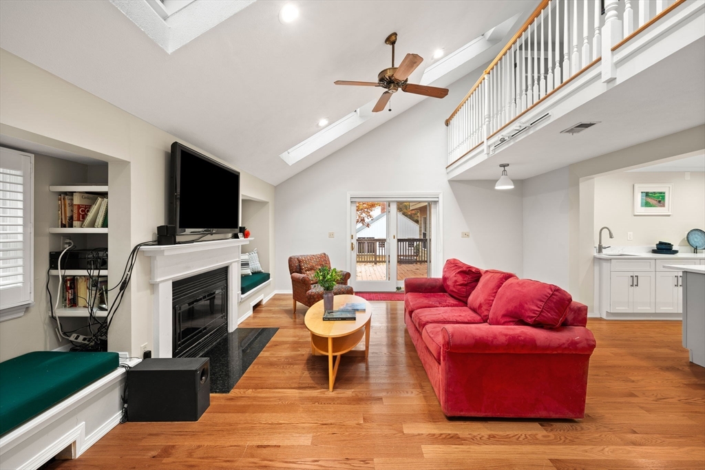 Andover, Massachusetts, 01810, United States, 4 Bedrooms Bedrooms, ,3 BathroomsBathrooms,Residential,For Sale,1987628