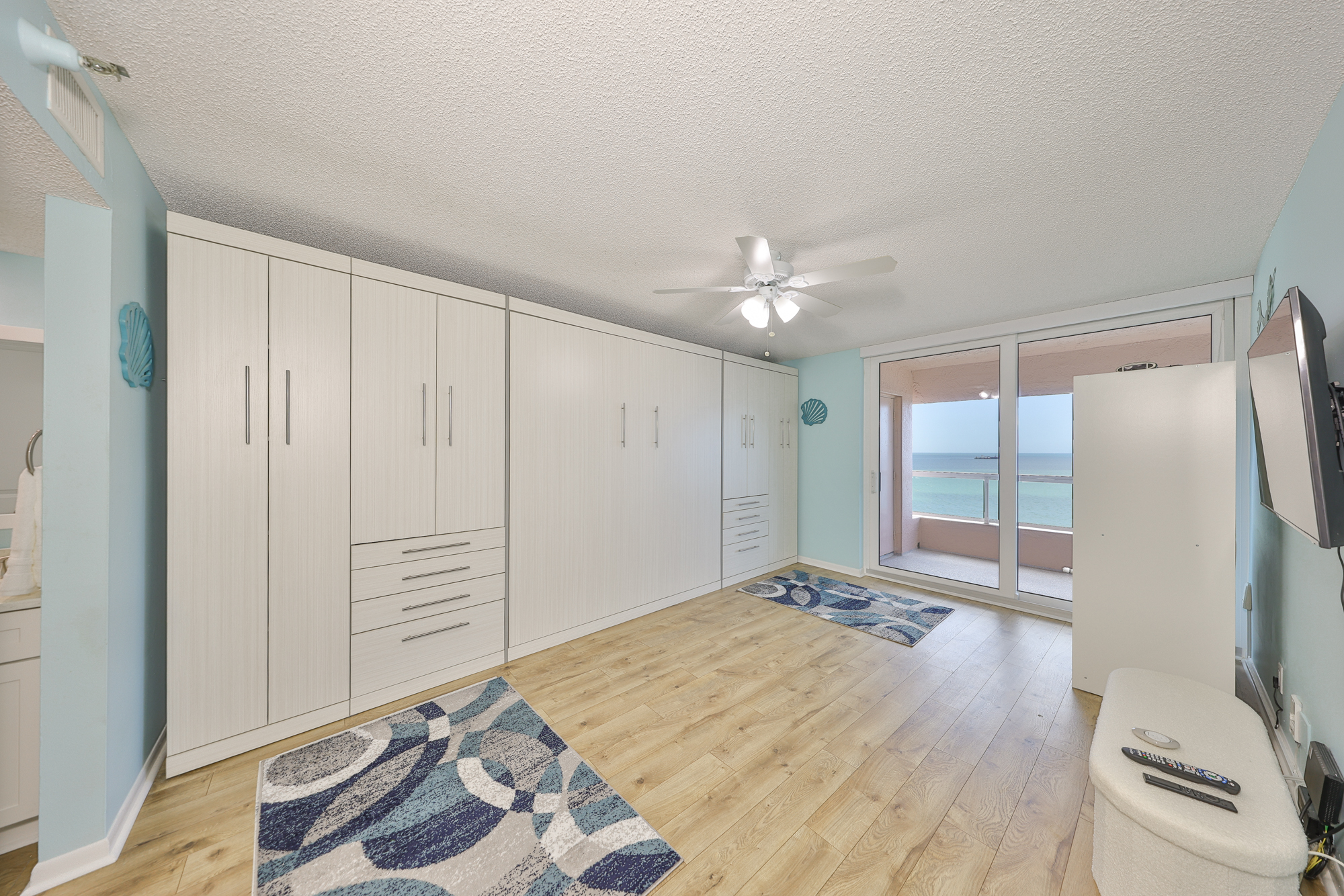 Clearwater Beach, Florida, 33767, United States, 1 Bedroom Bedrooms, ,2 BathroomsBathrooms,Residential,For Sale,1977672