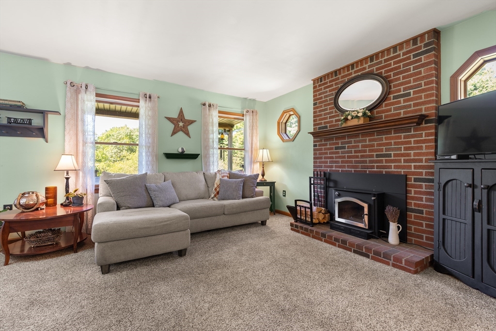 Middleboro, Massachusetts, 02346, United States, 4 Bedrooms Bedrooms, ,2 BathroomsBathrooms,Residential,For Sale,1938573