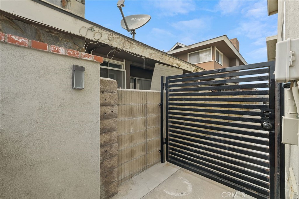 Oxnard, California, 93035, United States, 5 Bedrooms Bedrooms, ,1 BathroomBathrooms,Residential,For Sale,1847302