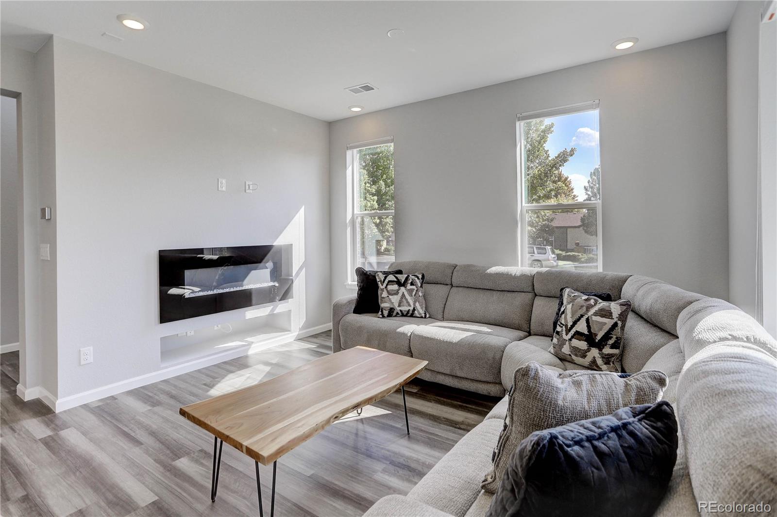 Aurora, Colorado, 80015, United States, 3 Bedrooms Bedrooms, ,3 BathroomsBathrooms,Residential,For Sale,1939063