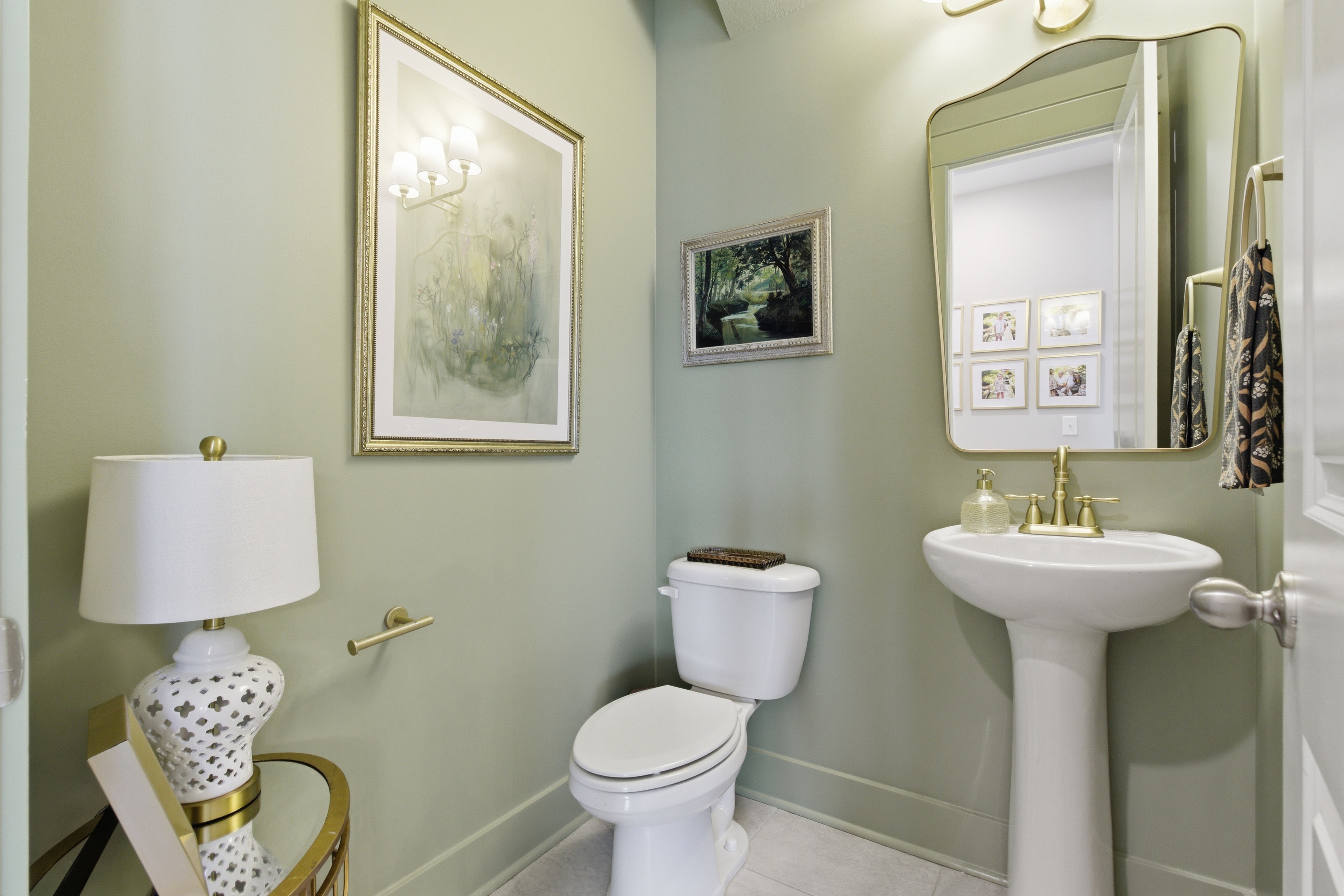  Spacious Corner-Lot Retreat With Flexible Living - 物件實景