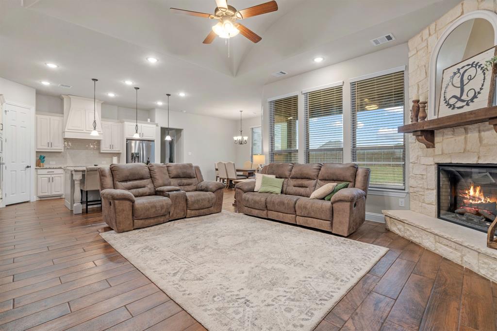 Waxahachie, Texas, 75165, United States, 4 Bedrooms Bedrooms, ,3 BathroomsBathrooms,Residential,For Sale,1981822