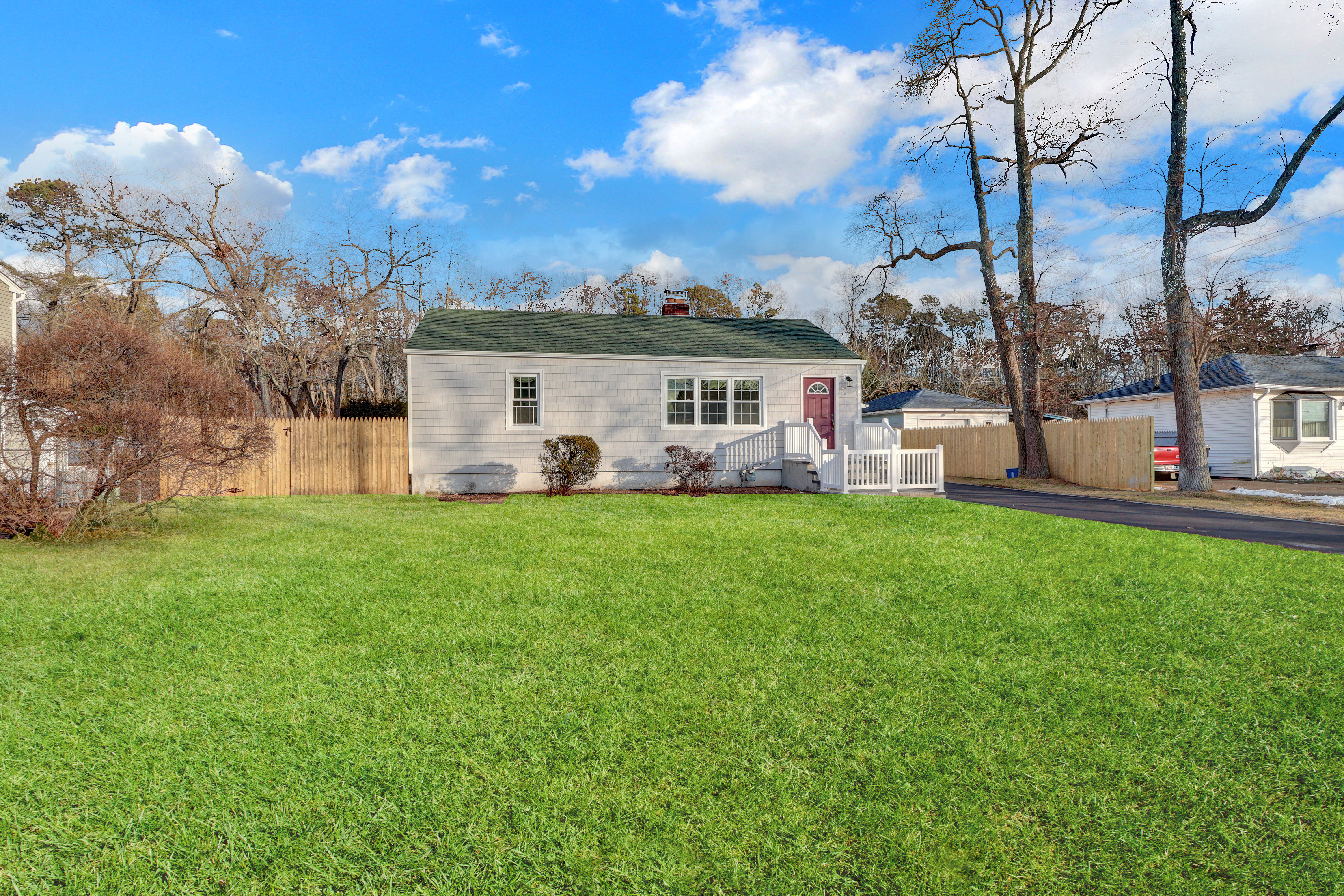 West Islip, New York, 11795, United States, 2 Bedrooms Bedrooms, ,Residential,For Sale,2007437