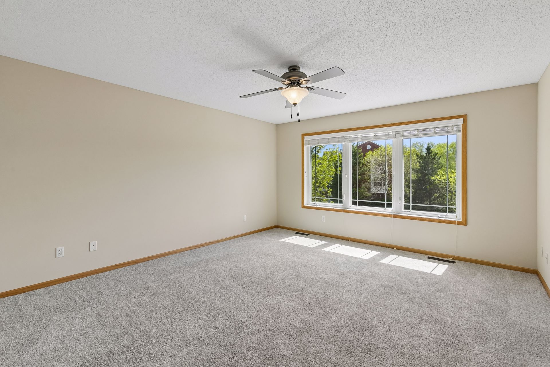  Light-Filled Luxury End Unit - 物件實景