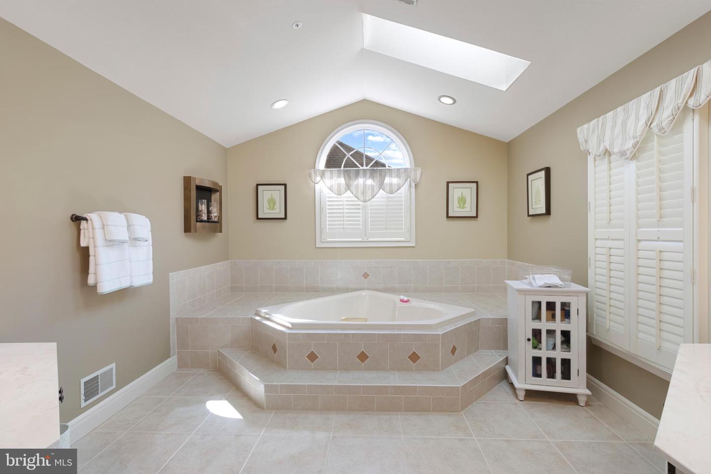 Fort Washington, Maryland, 20744, United States, 4 Bedrooms Bedrooms, ,4 BathroomsBathrooms,Residential,For Sale,1939842