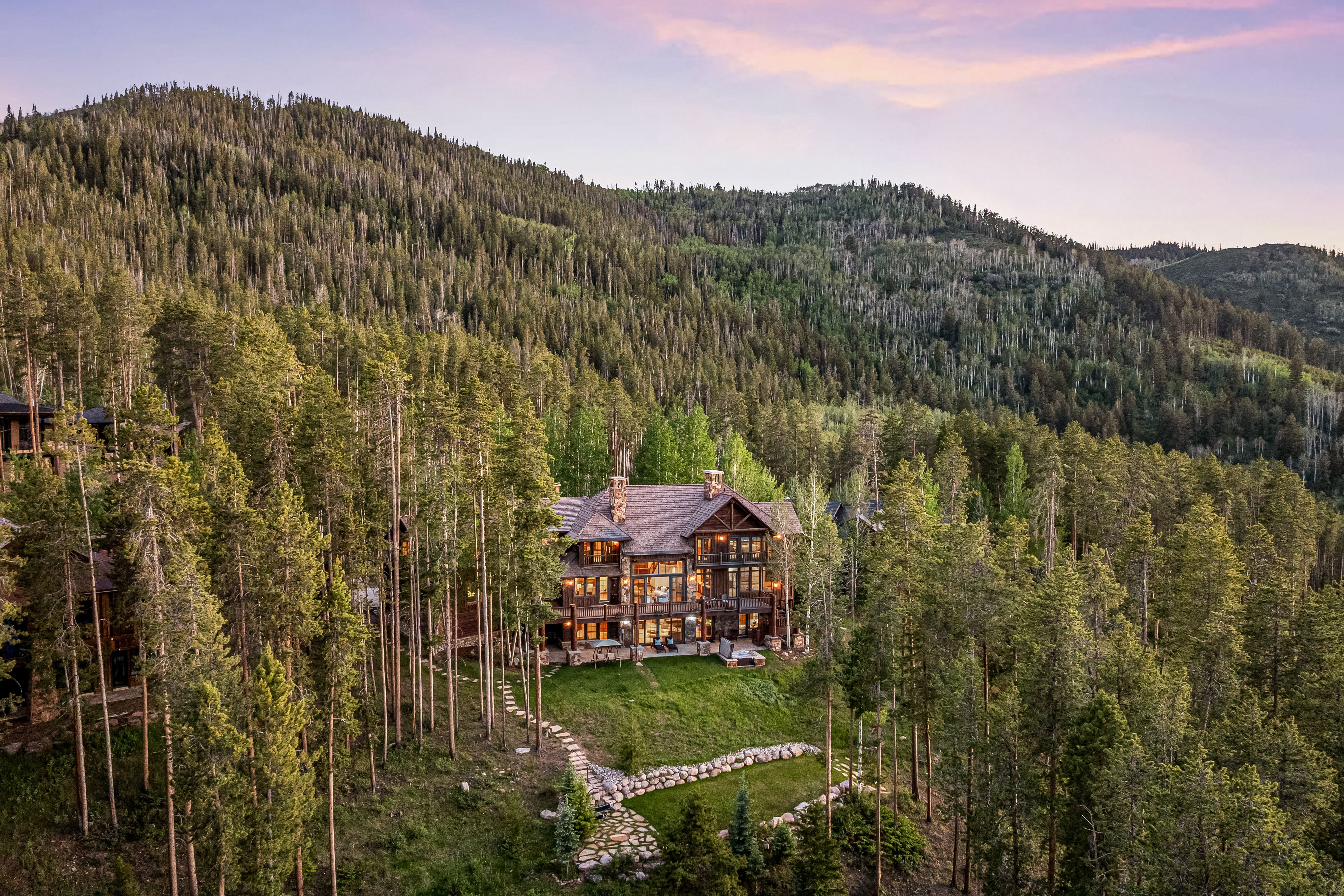  317 Elk Woods is the Kind of Mountain Estate that Earns its Setting - 物件實景