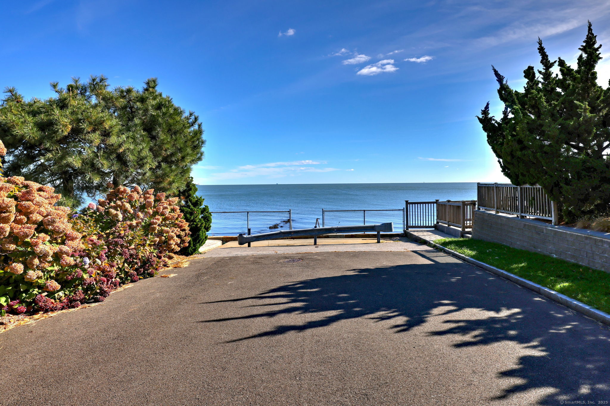 Milford, Connecticut, 06460, United States, 2 Bedrooms Bedrooms, ,2 BathroomsBathrooms,Residential,For Sale,1987873