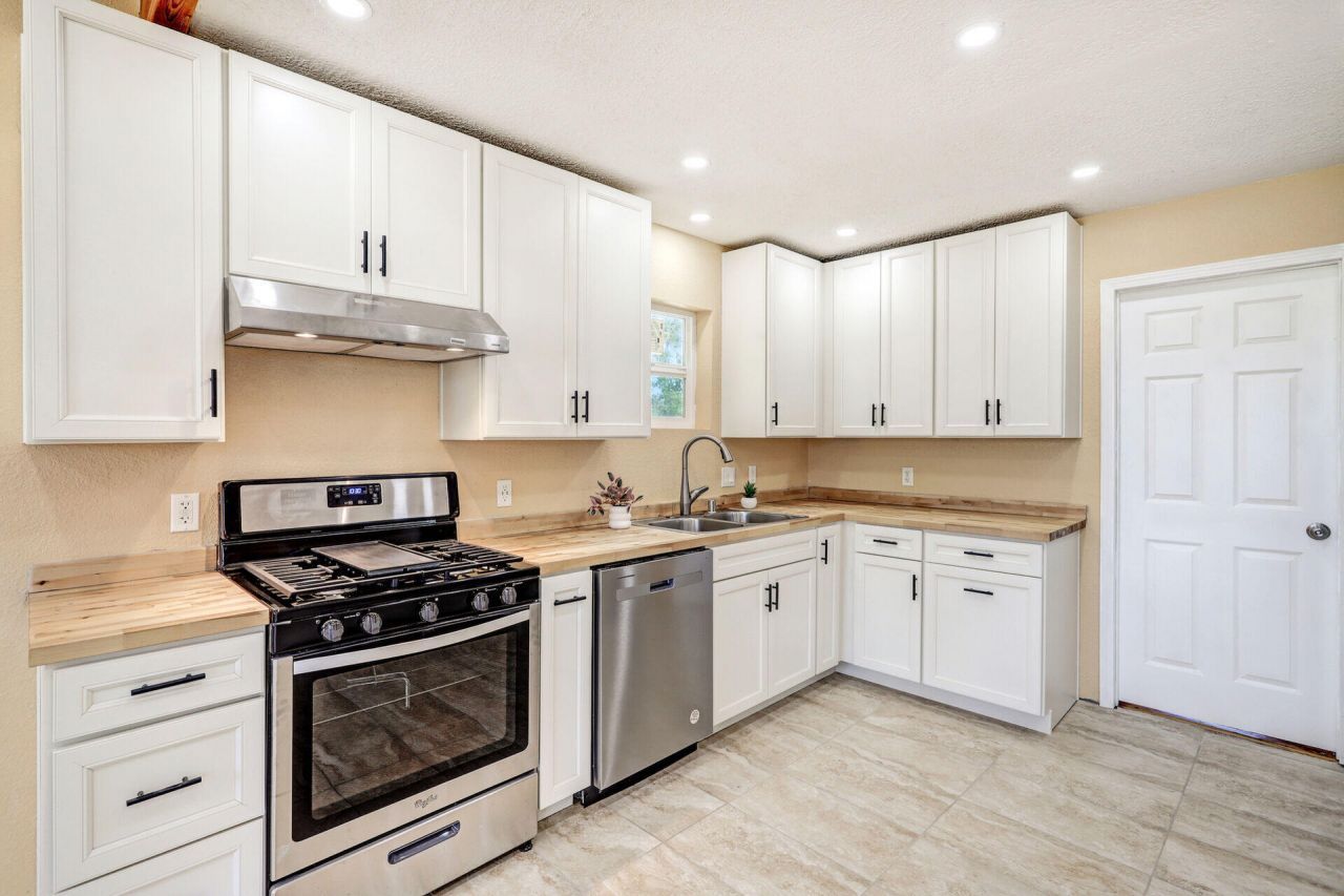 Edgewood, New Mexico, 87015, United States, 4 Bedrooms Bedrooms, ,2 BathroomsBathrooms,Residential,For Sale,1868878