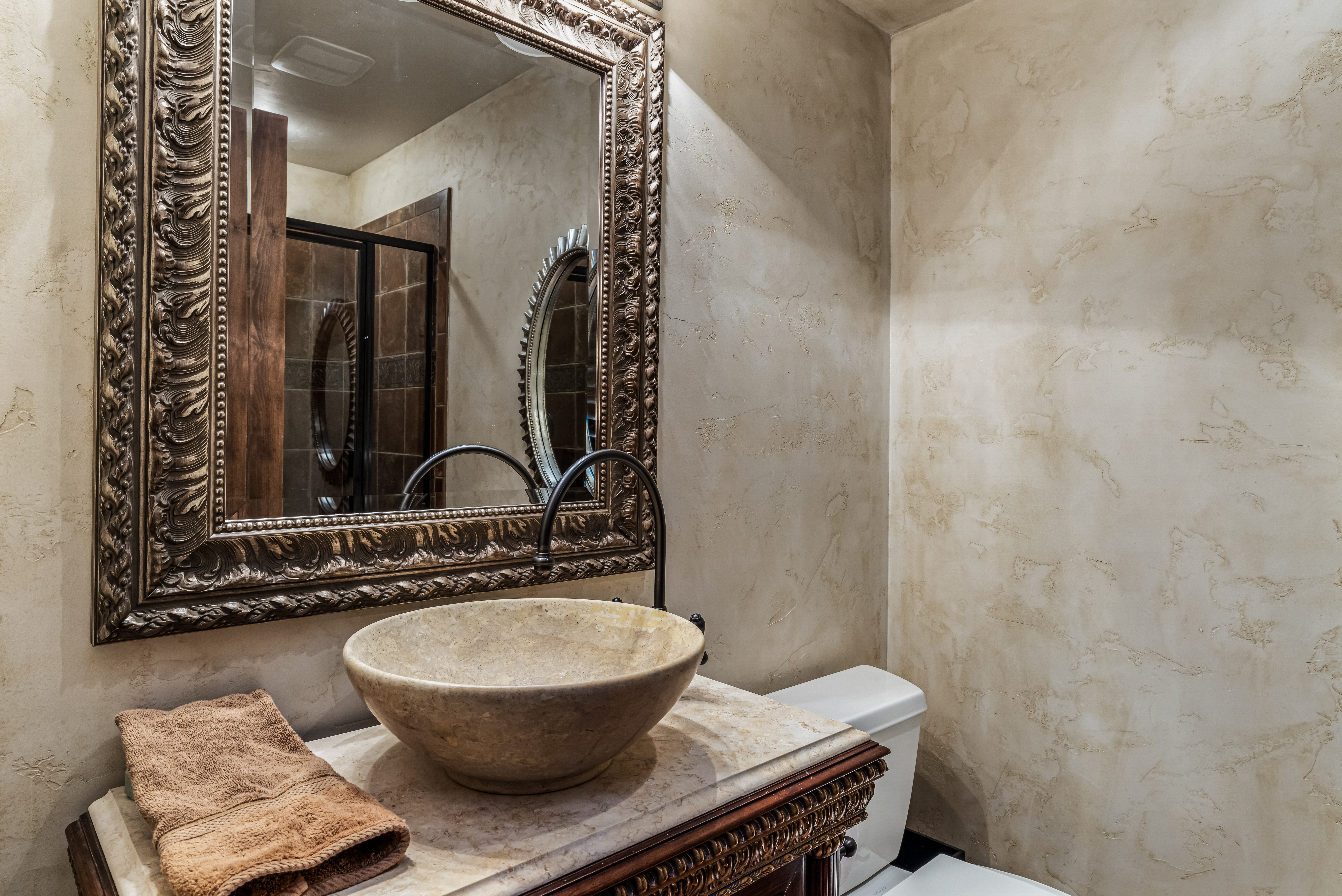 2080 Meadow Brook Drive Offers a Rare Blend of Privacy, and Mountain Living - 物件實景