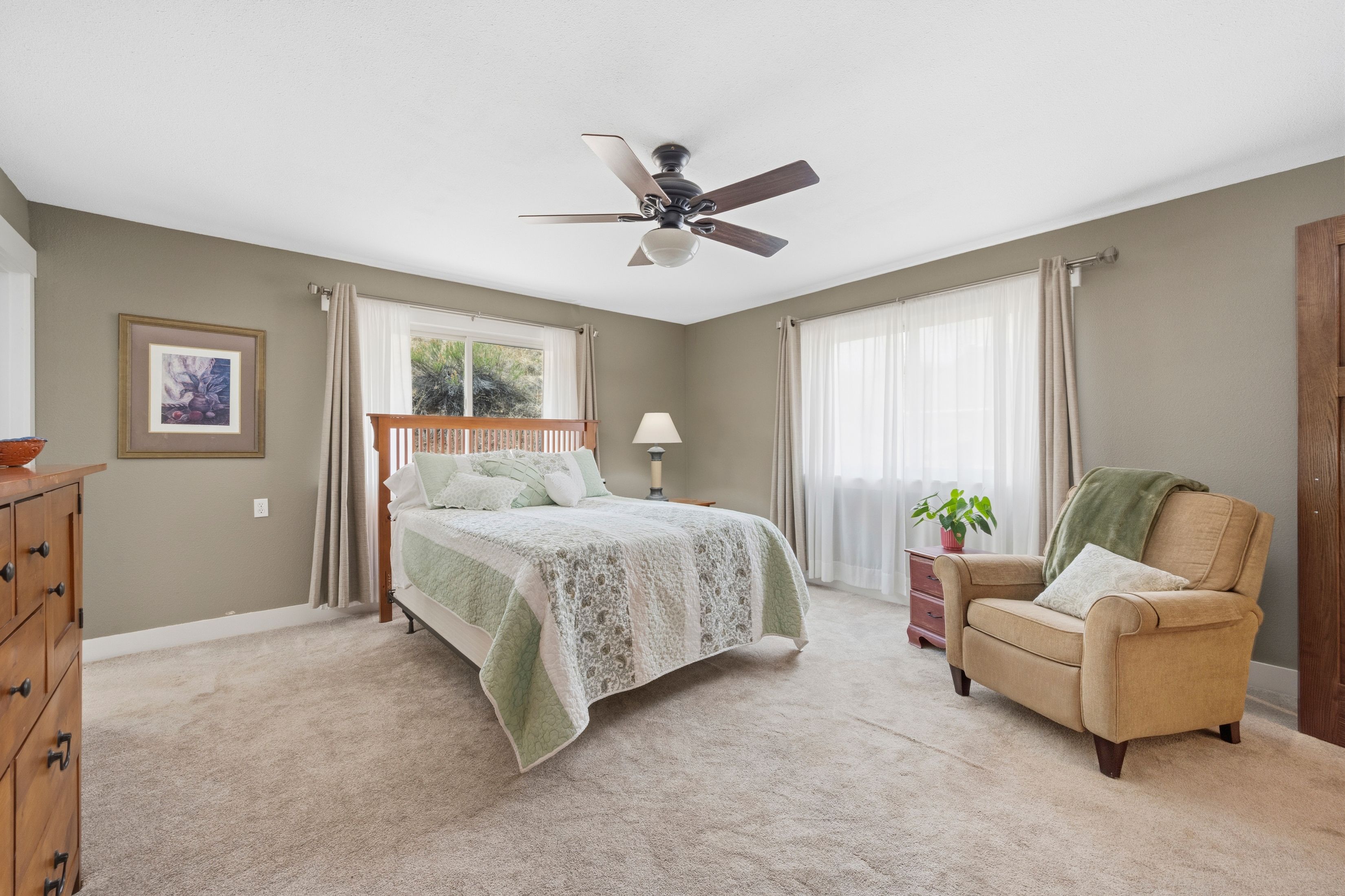  Beautifully Updated Raised Ranch, Perfectly Positioned to Capture Views - 物件實景