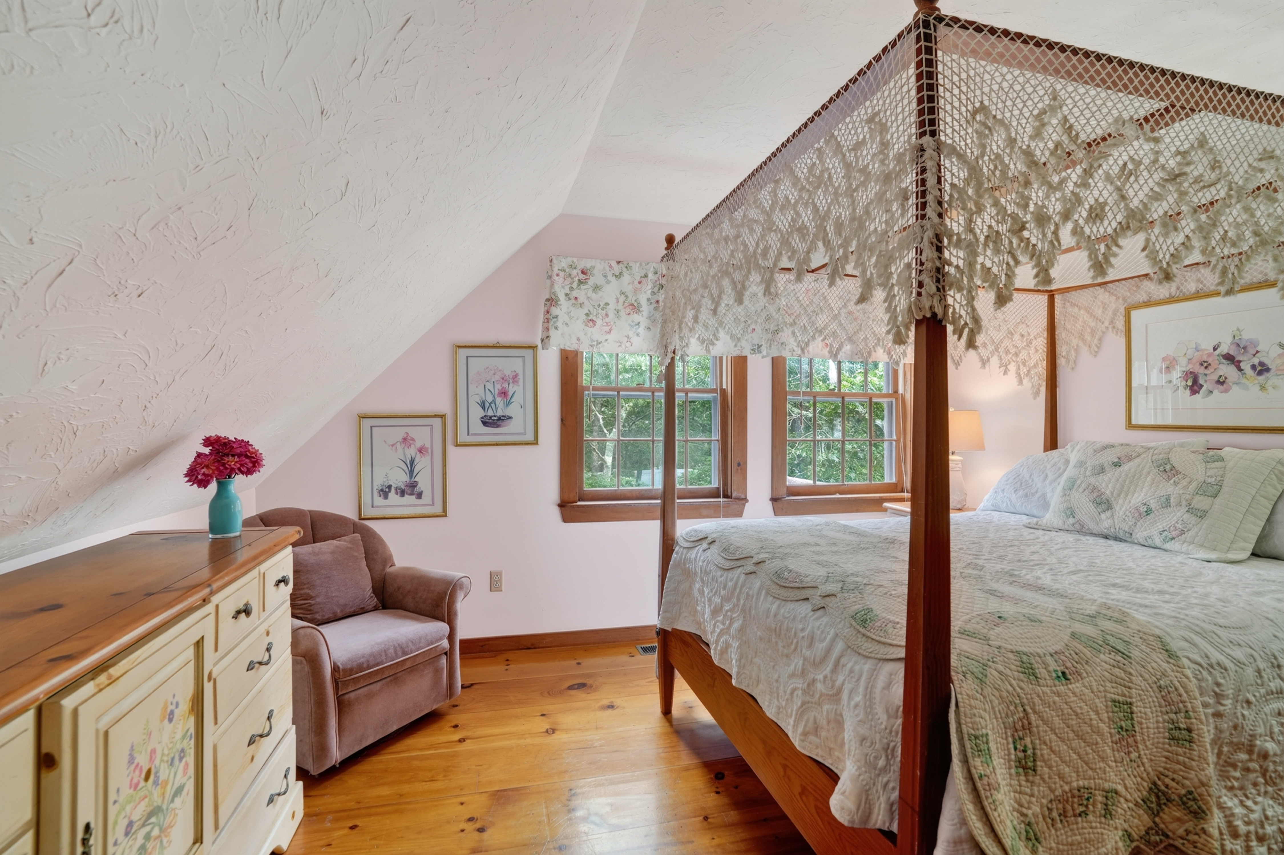  Charming 4-Bedroom Home on 0.88 Acres - 物件實景
