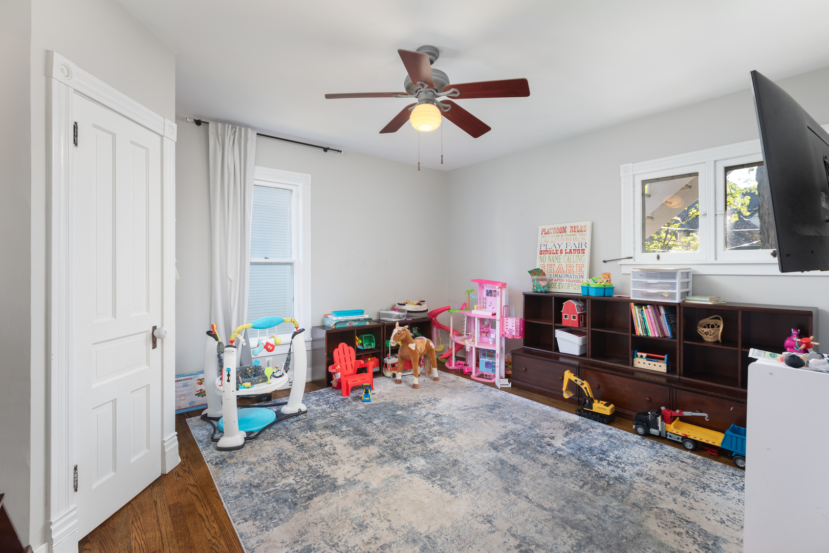 Naperville, Illinois, 60540, United States, 4 Bedrooms Bedrooms, ,3 BathroomsBathrooms,Residential,For Sale,1989489