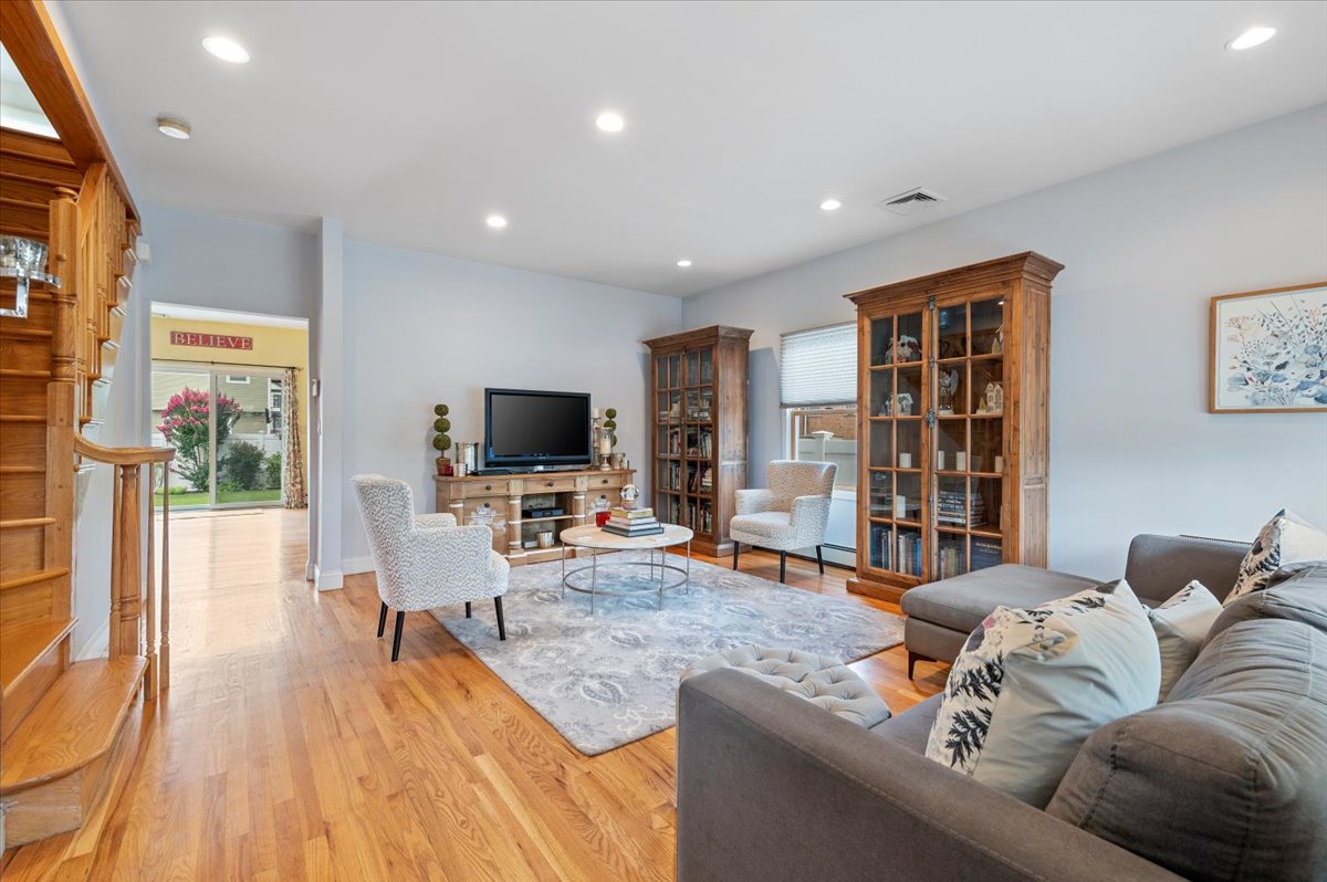 Bethpage, New York, 11714, United States, 4 Bedrooms Bedrooms, ,3 BathroomsBathrooms,Residential,For Sale,1905713