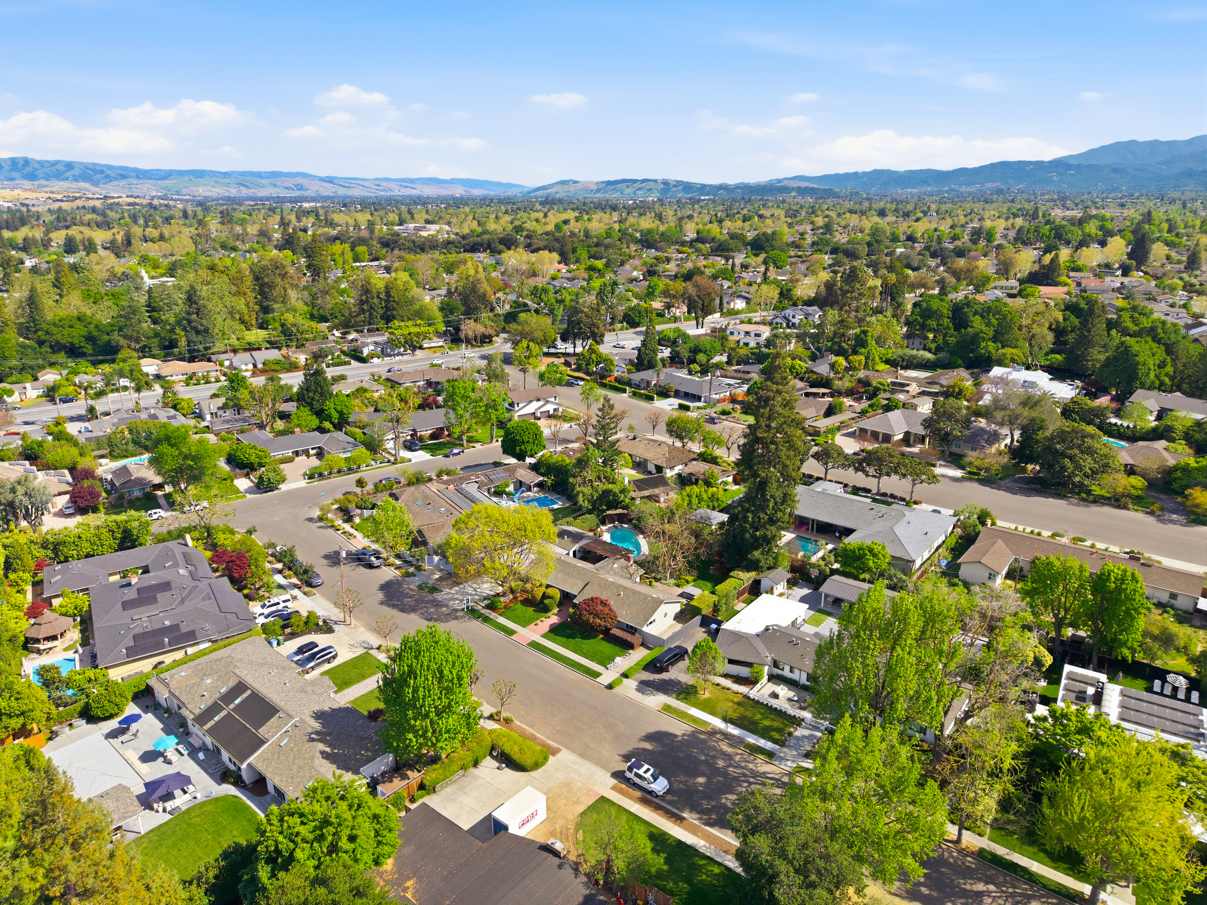  Single-Level Rancher in Coveted Neighborhood - 物件實景