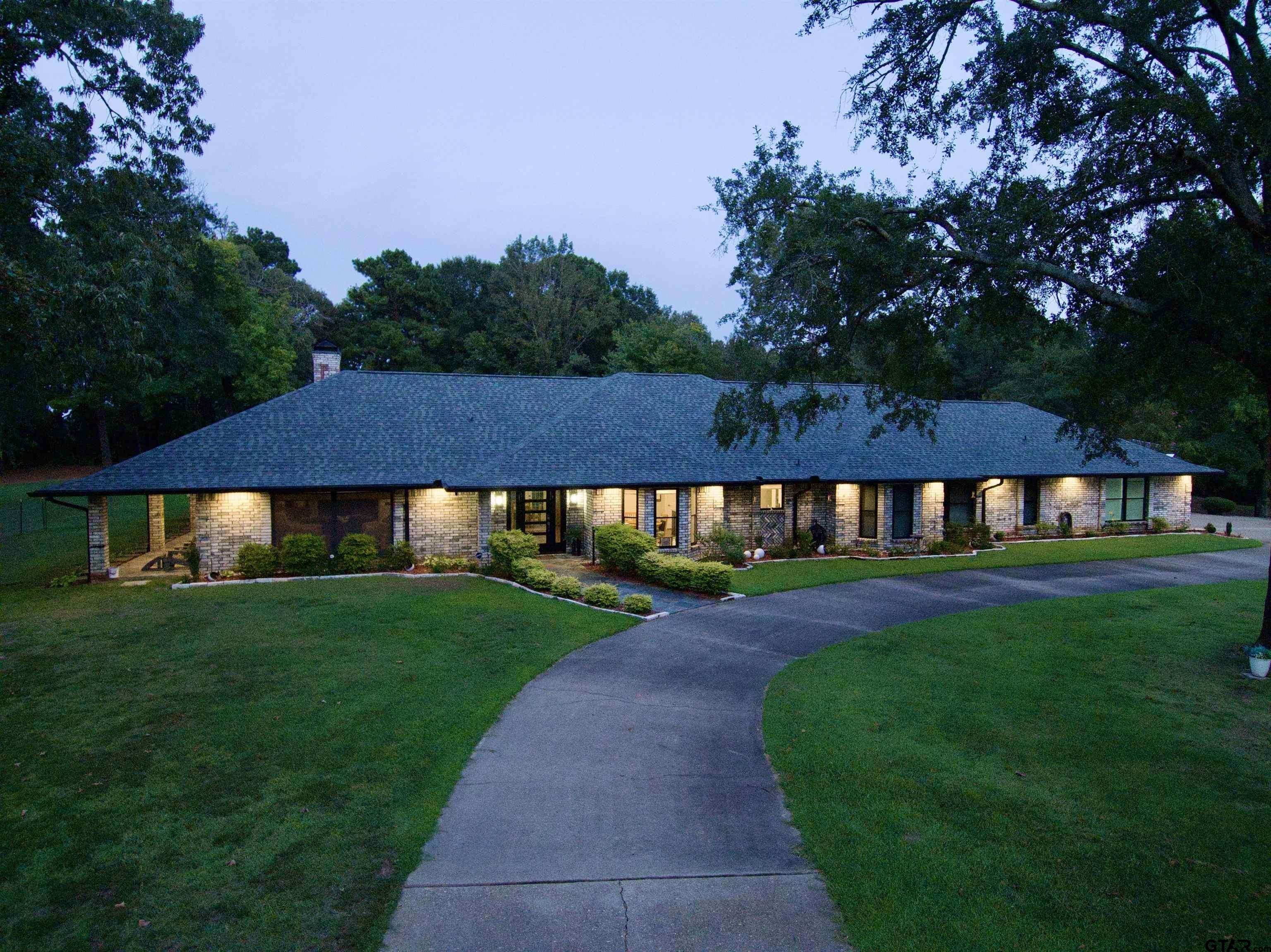Pittsburg, Texas, 75686, United States, 4 Bedrooms Bedrooms, ,5 BathroomsBathrooms,Residential,For Sale,1942722