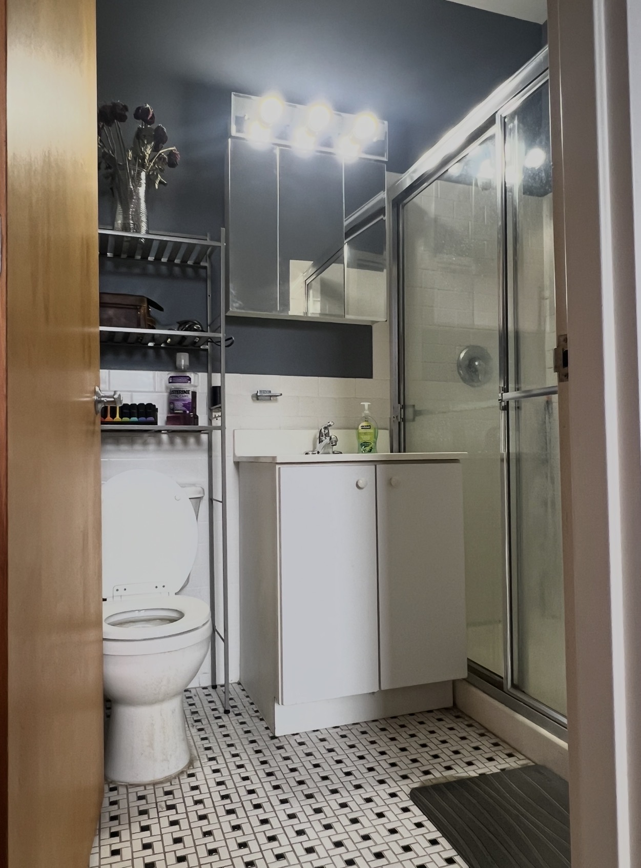 Glendale, New York, 11385, United States, 2 Bedrooms Bedrooms, ,2 BathroomsBathrooms,Residential,For Sale,1987911