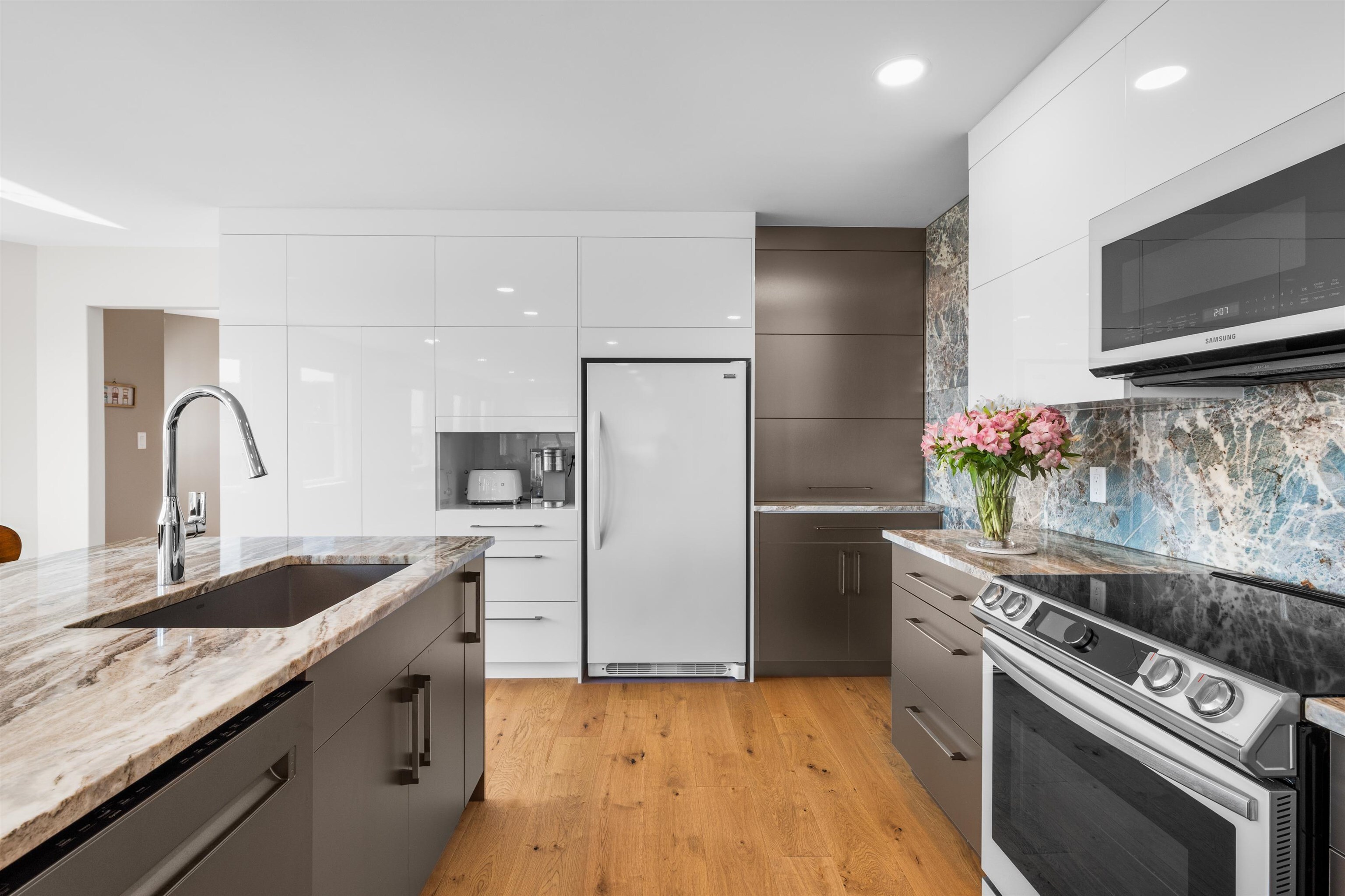 STRATFORD, Prince Edward Island, C1B 0J7, CA, 7 Bedrooms Bedrooms, ,4 BathroomsBathrooms,Residential,For Sale,1949695