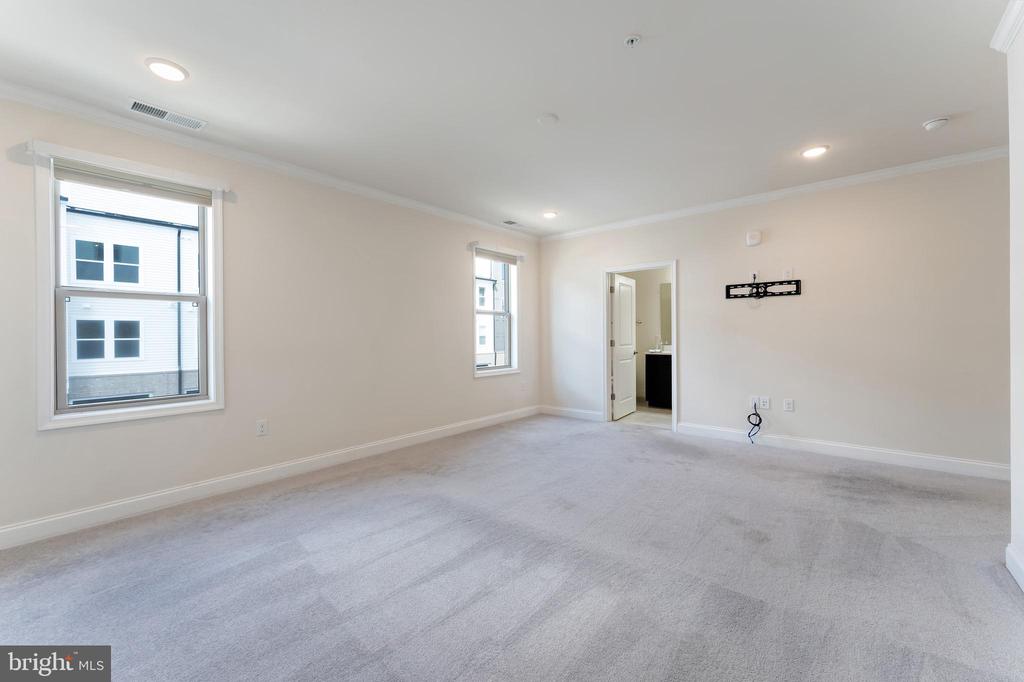 Ashburn, Virginia, 20148, United States, 3 Bedrooms Bedrooms, ,2 BathroomsBathrooms,Residential,For Sale,1977390