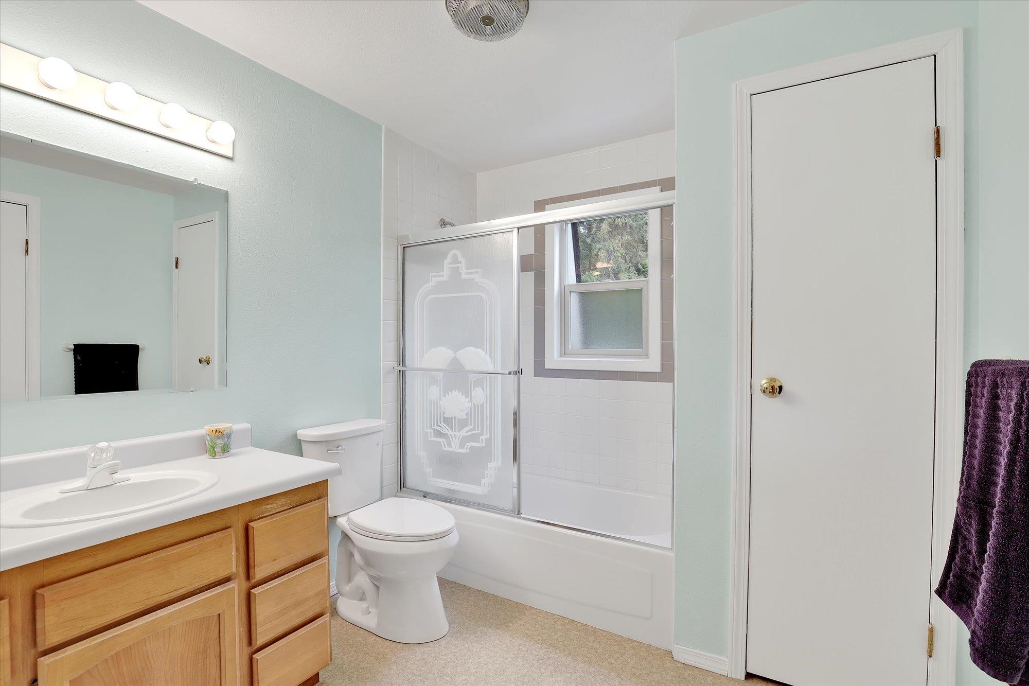 Newman Lake, Washington, 99025, United States, 4 Bedrooms Bedrooms, ,3 BathroomsBathrooms,Residential,For Sale,1929094