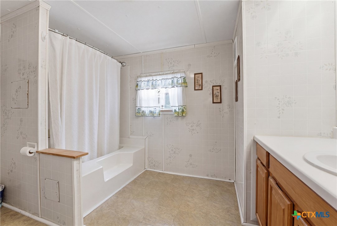 Marion, Texas, 78124, United States, 3 Bedrooms Bedrooms, ,2 BathroomsBathrooms,Residential,For Sale,2049324